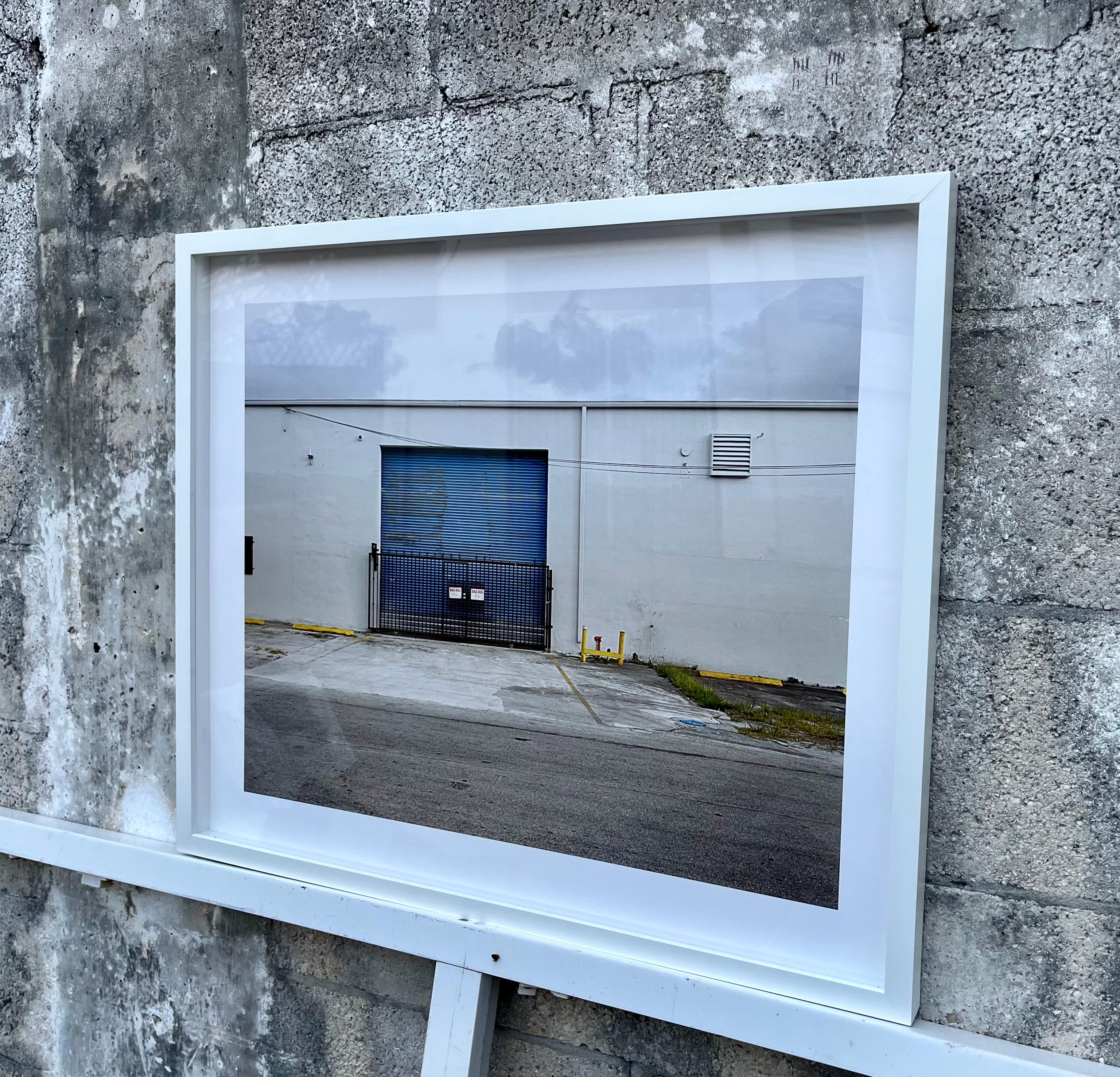 20ième siècle Grande photographie des bâtiments du quartier industriel de Little River à Miami. en vente