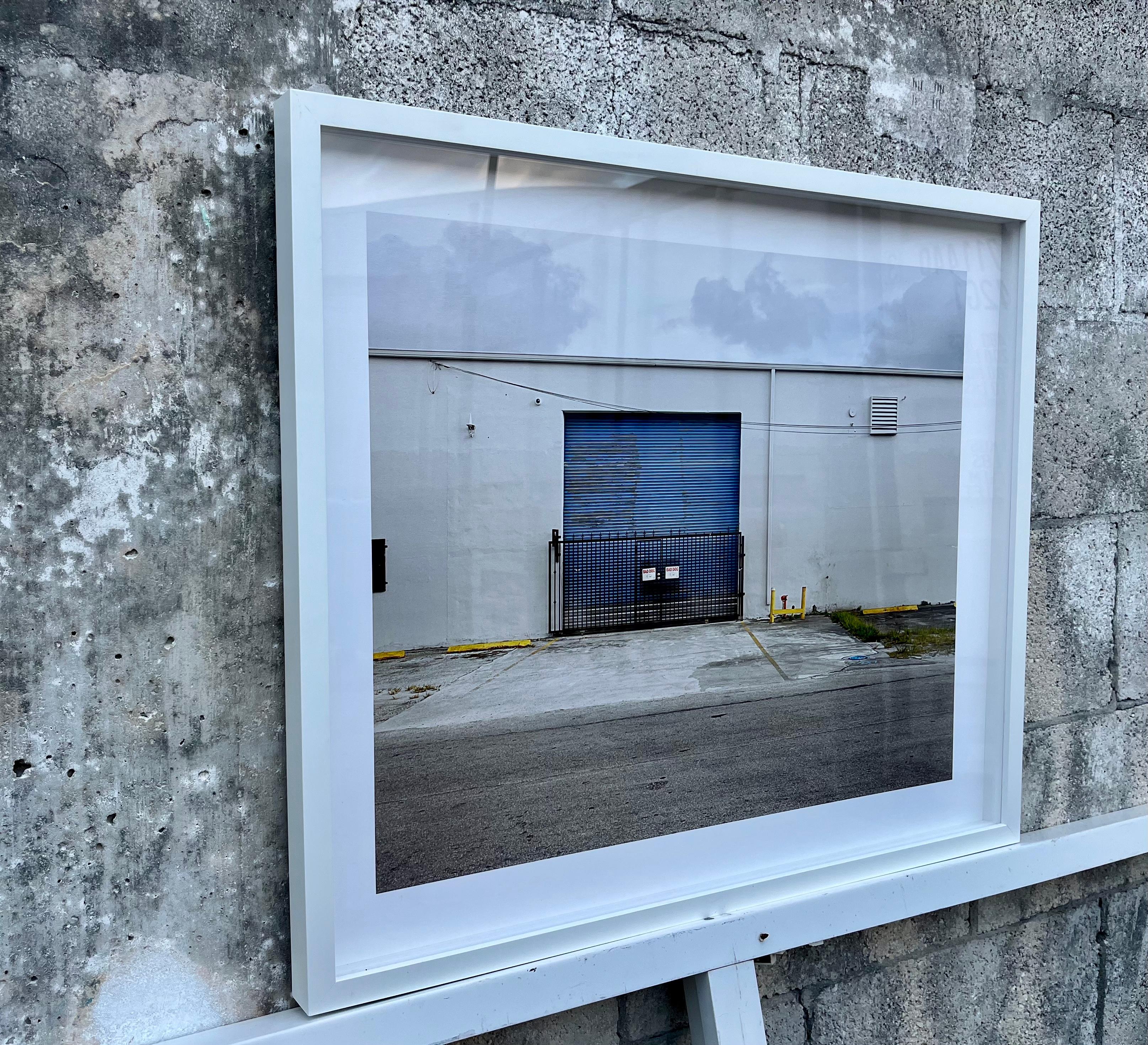 Grande photographie des bâtiments du quartier industriel de Little River à Miami. en vente 1