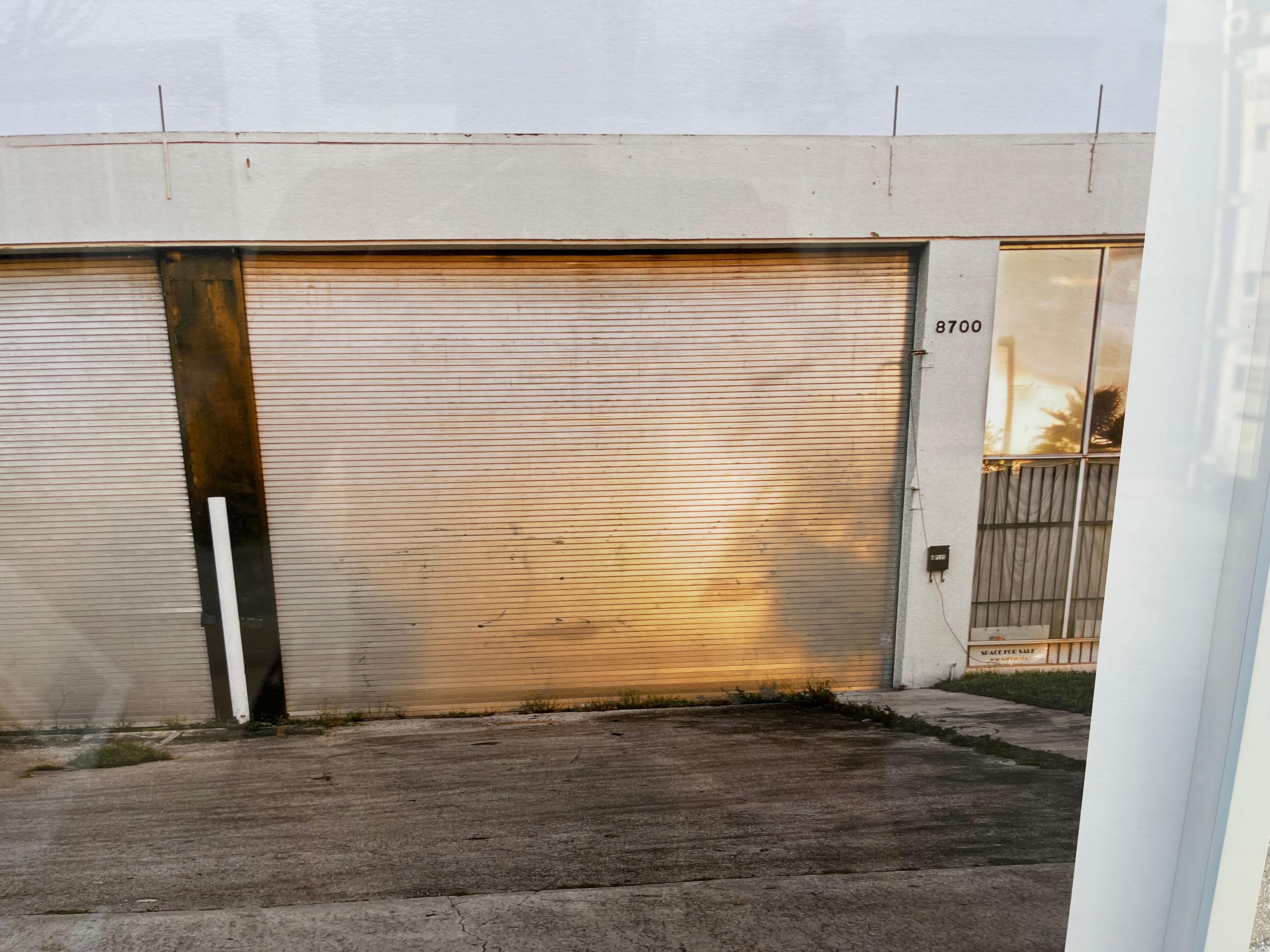 Grande photographie des bâtiments du quartier industriel de Little River à Miami. en vente 2