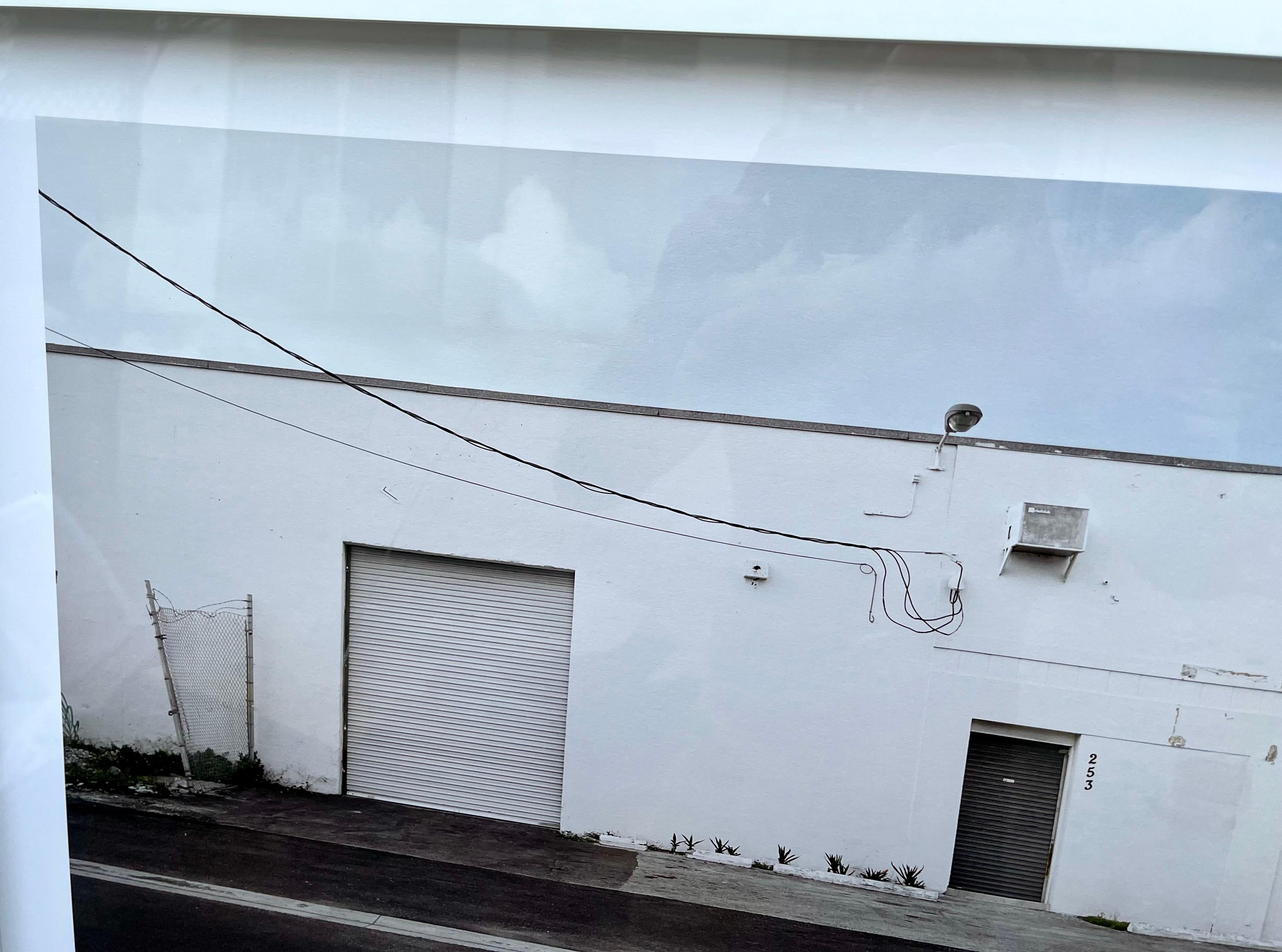 Grande photographie des bâtiments du quartier industriel de Little River à Miami. en vente 2