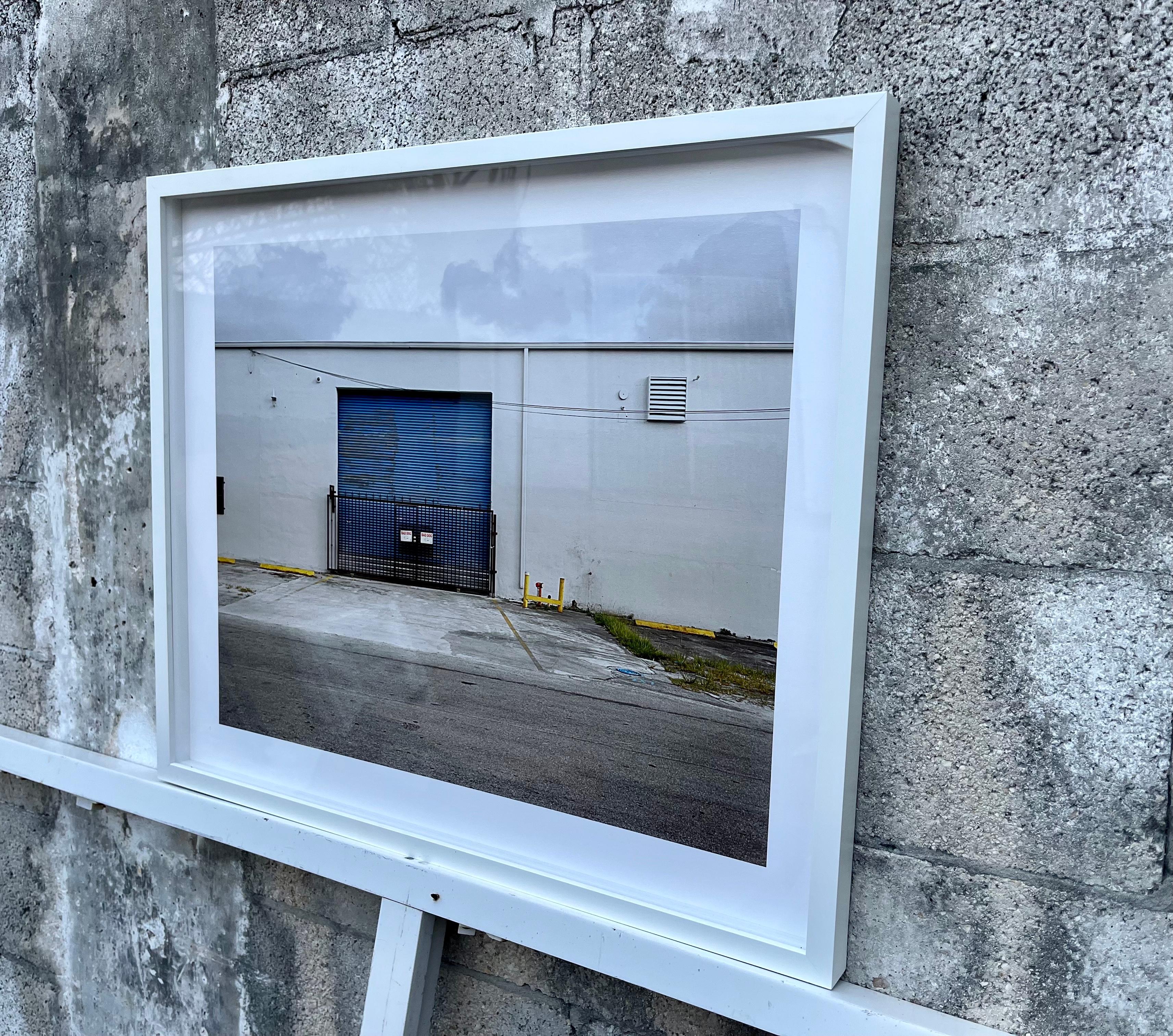 Grande photographie des bâtiments du quartier industriel de Little River à Miami. en vente 2