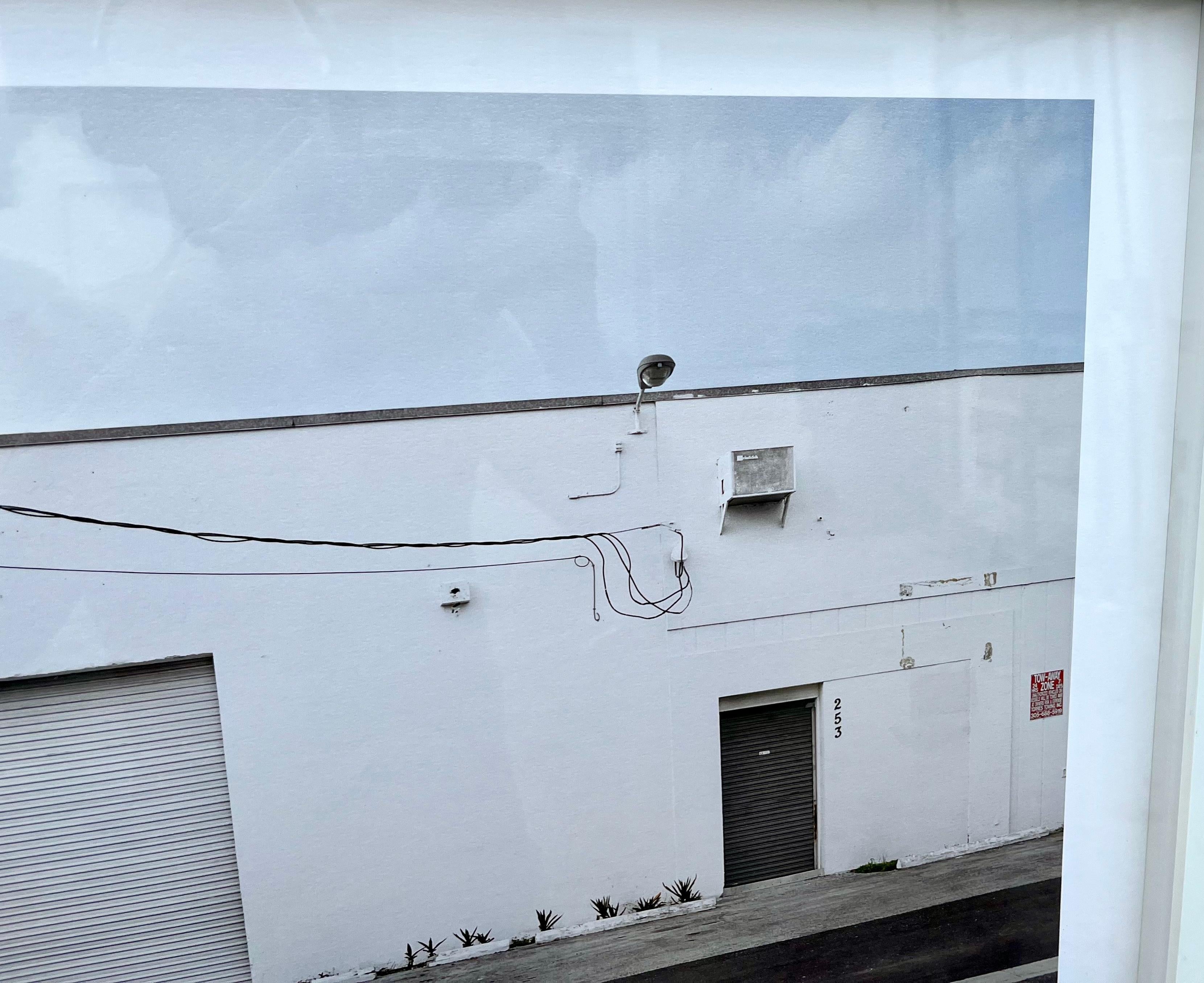 Grande photographie des bâtiments du quartier industriel de Little River à Miami. en vente 3