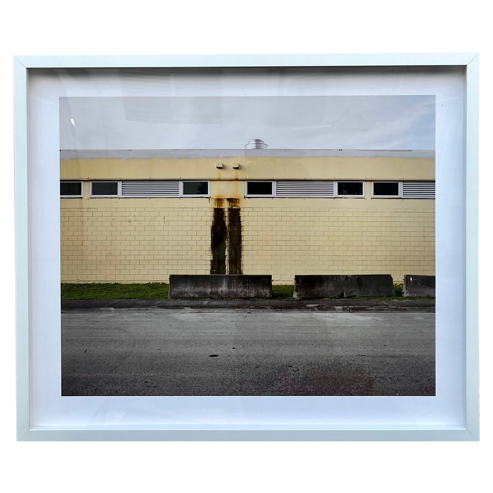 Une grande photographie des bâtiments du quartier industriel de Little River à Miami.