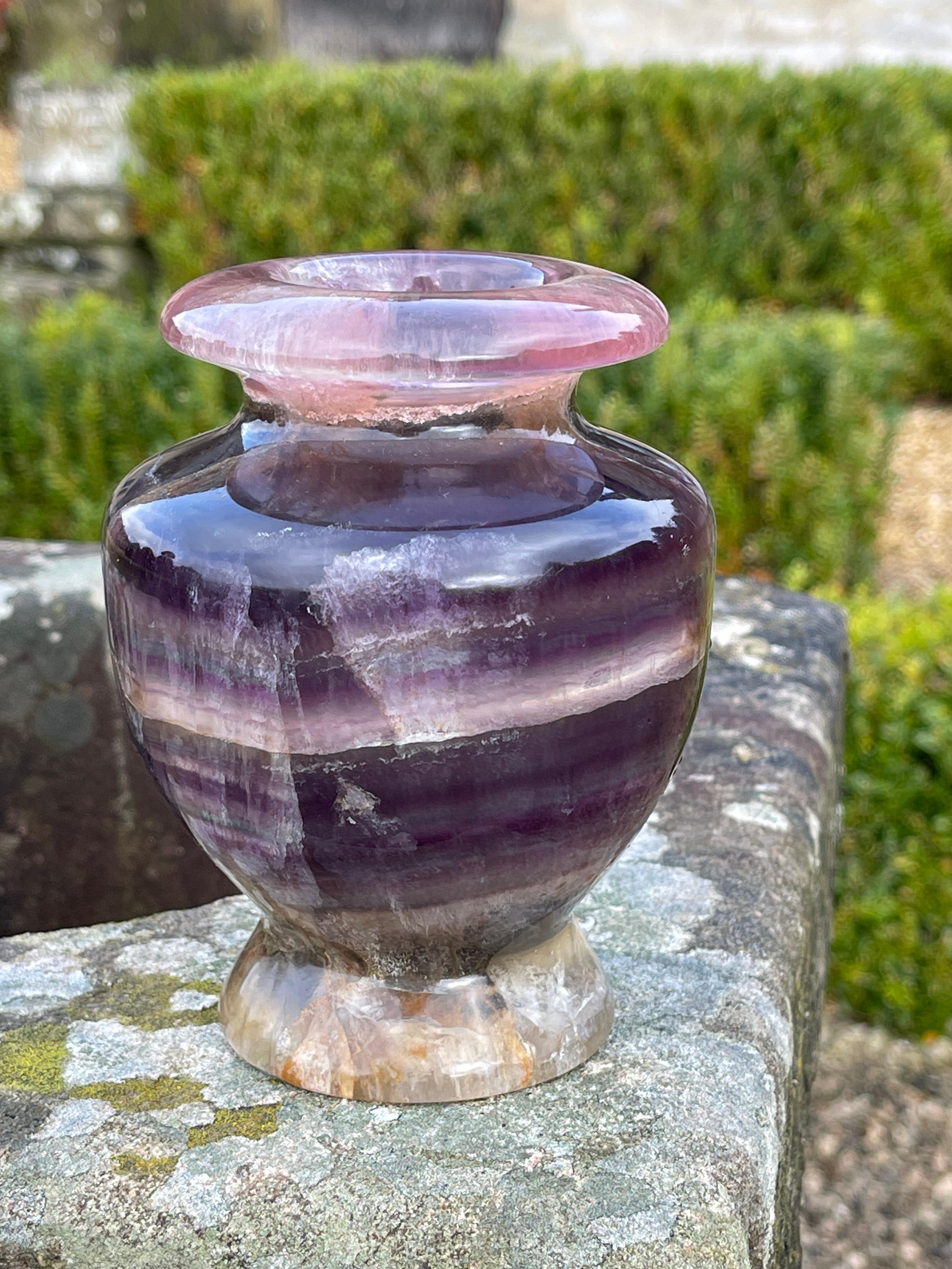 A Large piece of blue john in the form of a vase Circa 1900 In Good Condition In Bakewell, GB