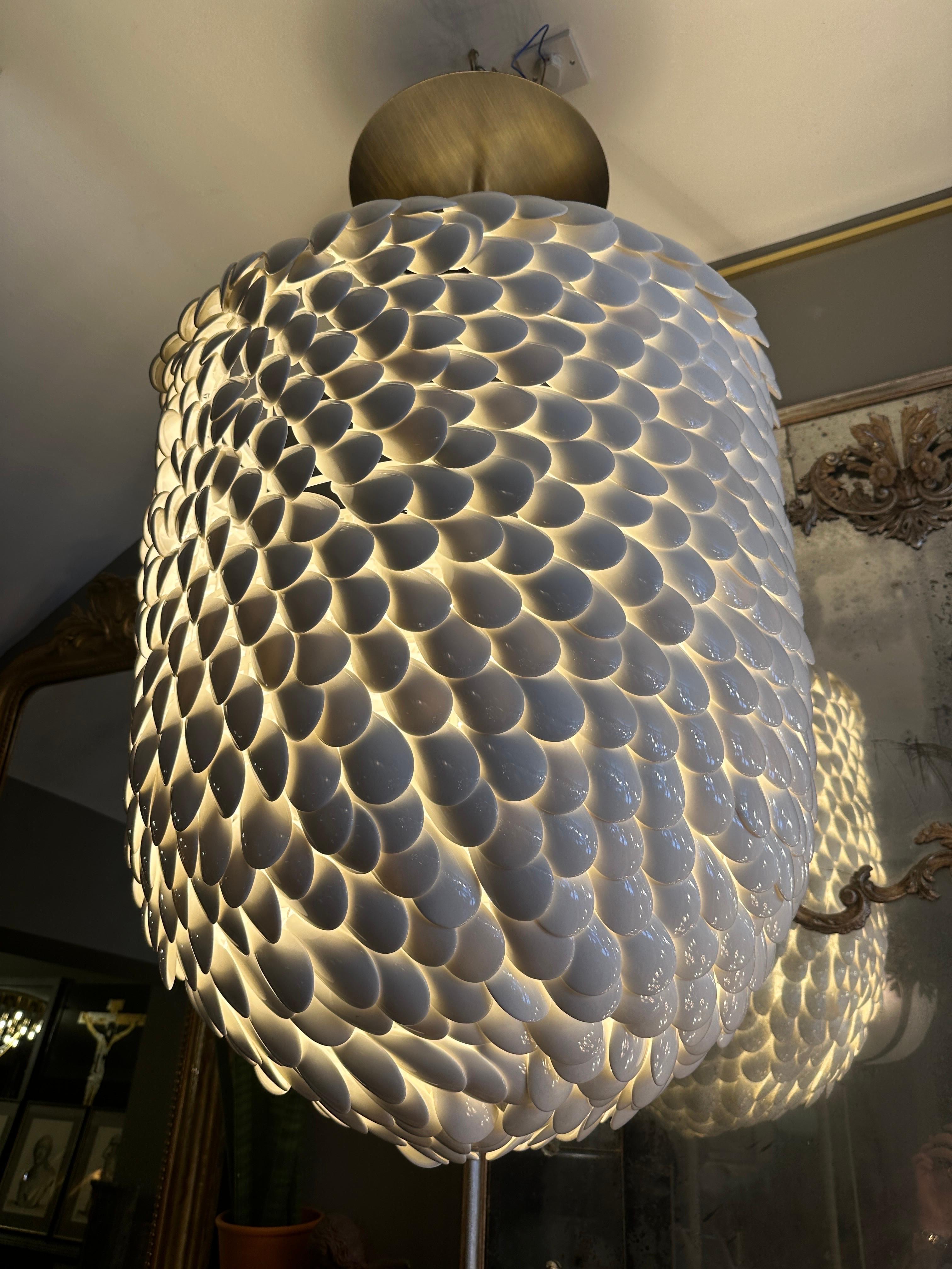 Un grande ciondolo in porcellana di Art et floritude 3 Disponibile in vendita 2