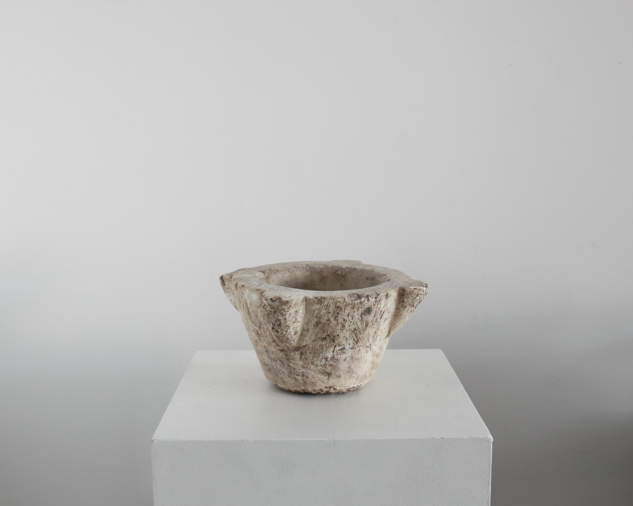 A Large Primitive Wabi Sabi Early 19Th C. Spanish Marble Mortar  In Good Condition In London, GB