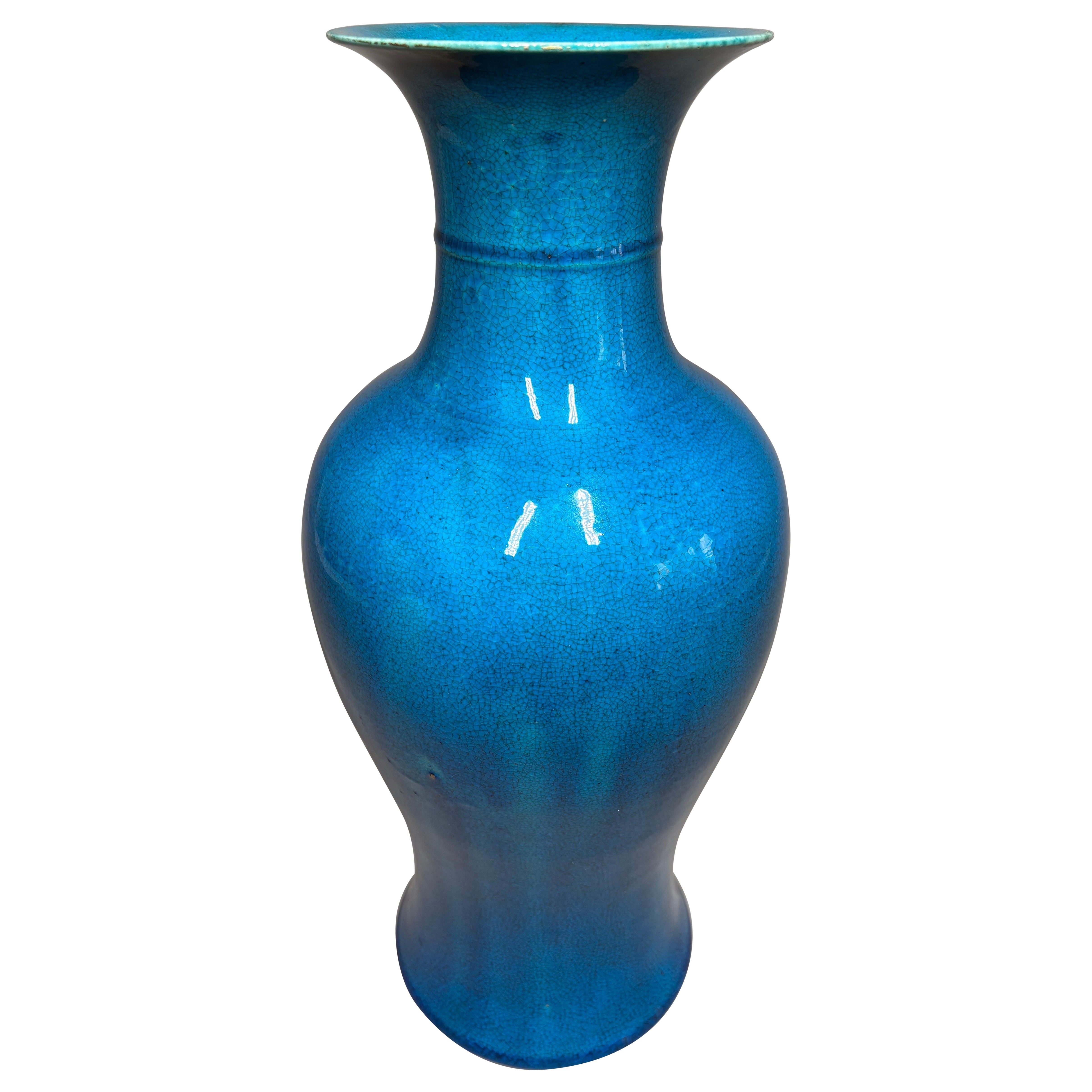 A Large Qing Dynasty turquoise-glazed porcelain baluster vase in vendita