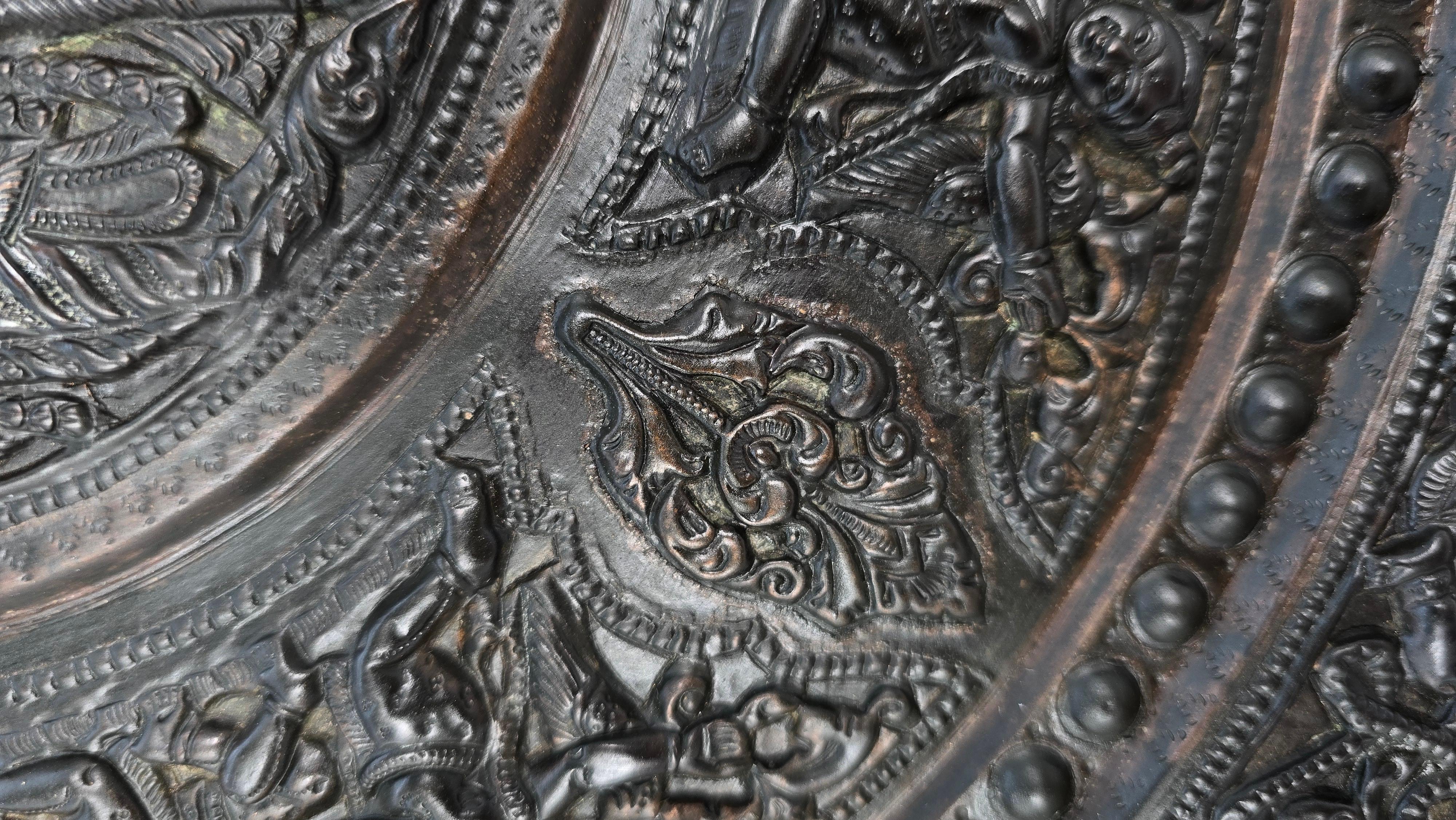 Ein großes indisches Ladegerät aus Messing und Kupfer aus der Raj-Zeit, um 1900 im Angebot 3