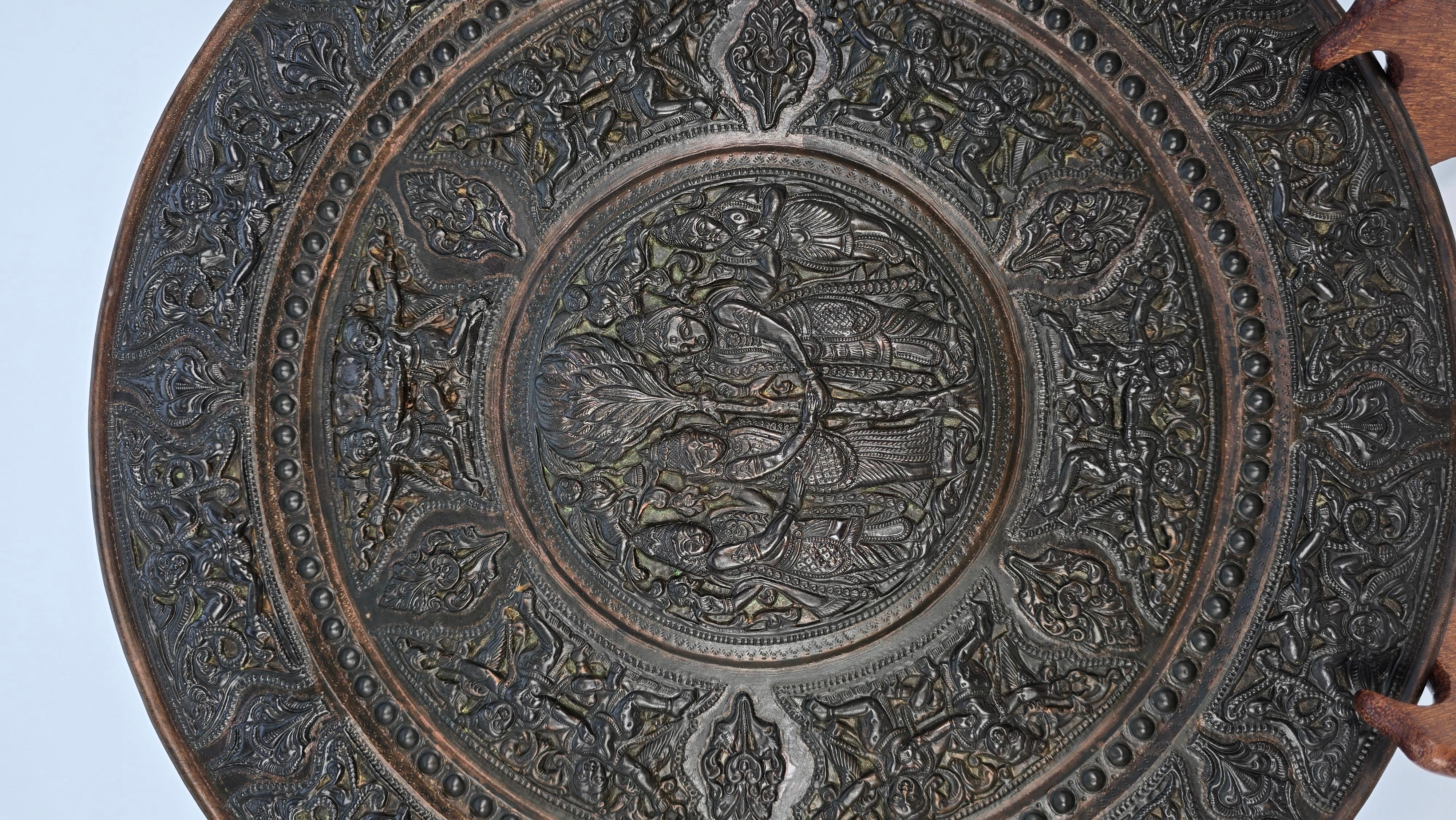 Ein großes indisches Ladegerät aus Messing und Kupfer aus der Raj-Zeit, um 1900 im Angebot 4