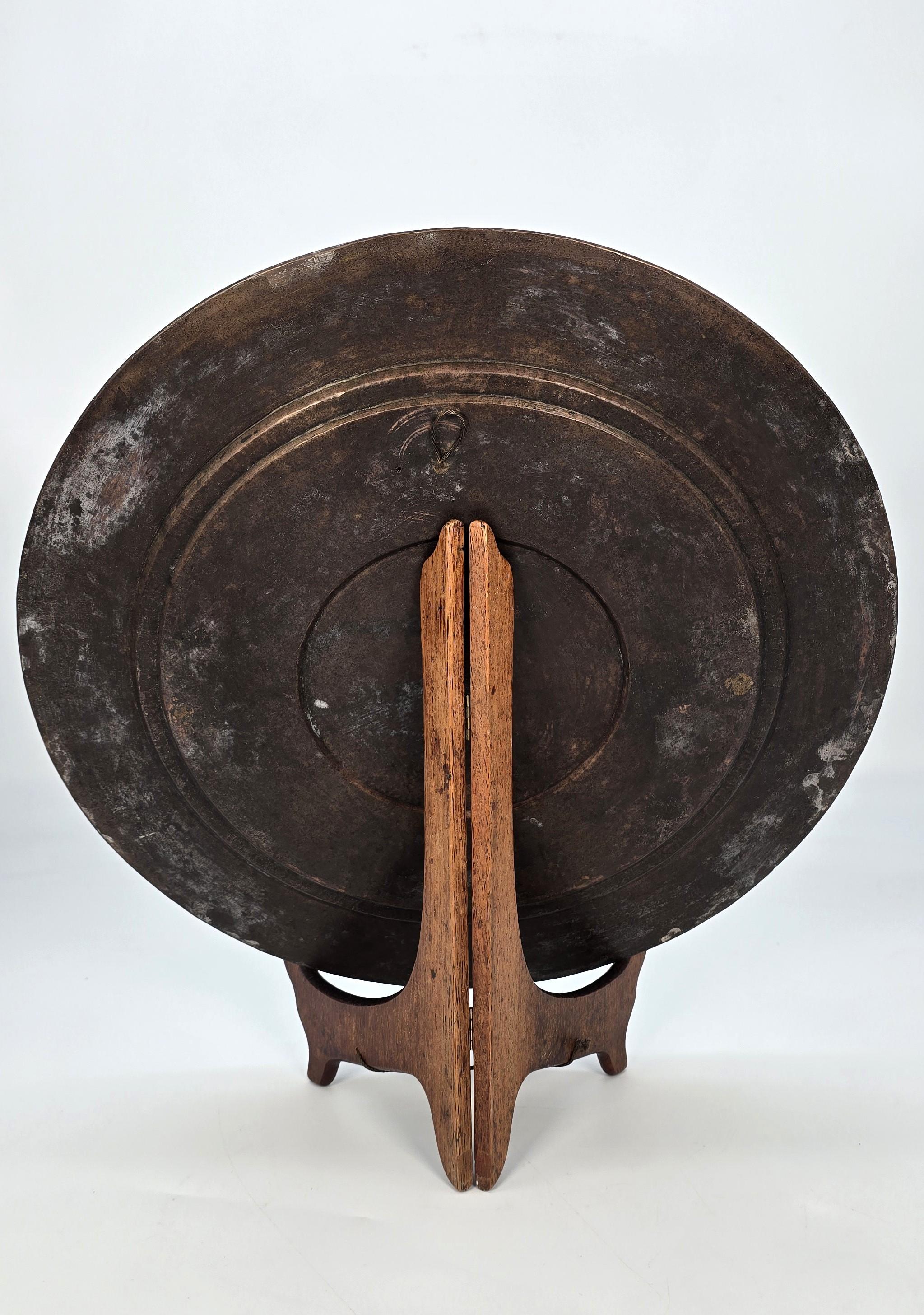 Ein großes indisches Ladegerät aus Messing und Kupfer aus der Raj-Zeit, um 1900 (Handgefertigt) im Angebot