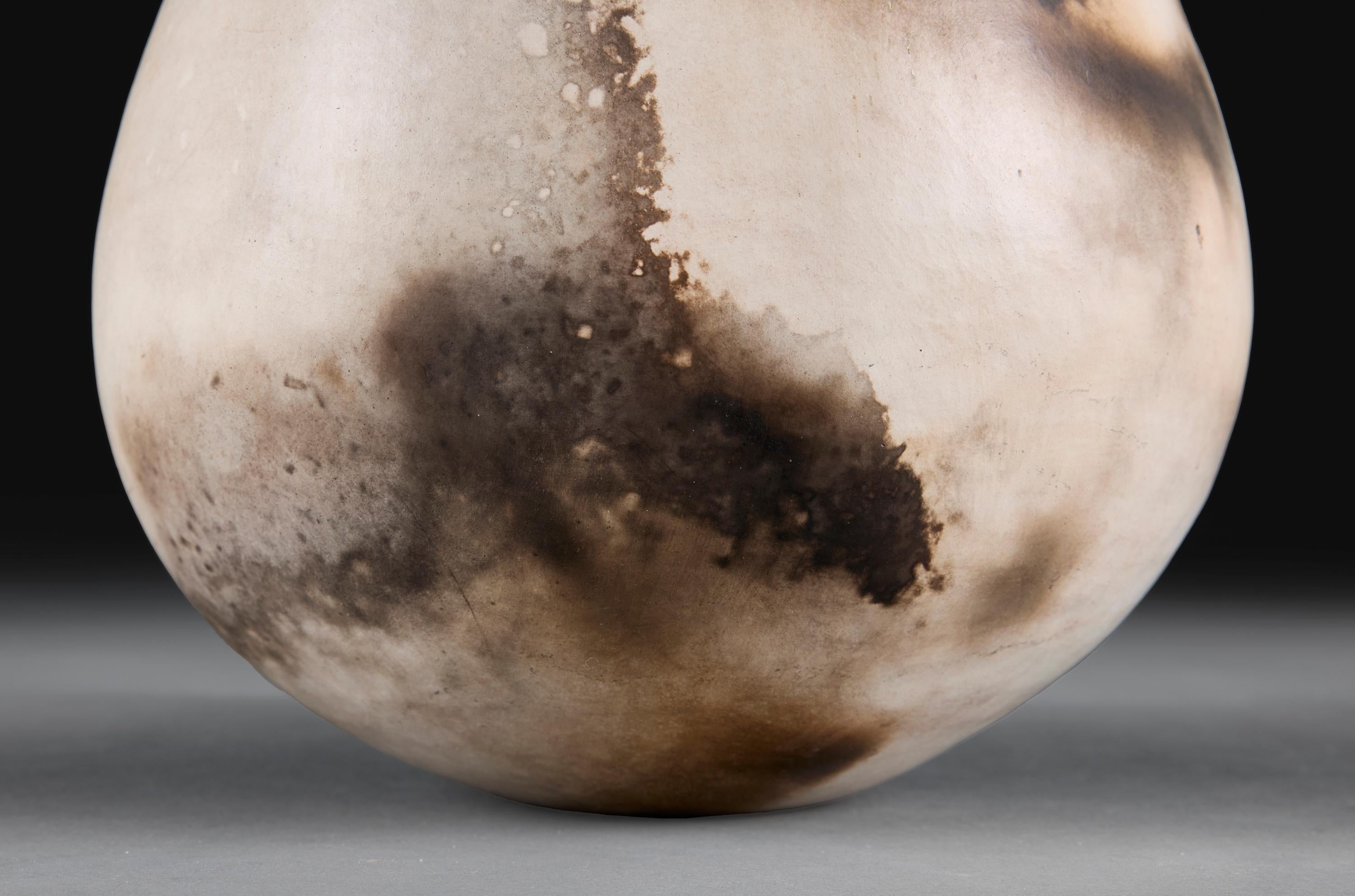 20ième siècle Grand vase en céramique noir et blanc cuit au Raku utilisé comme lampe en vente