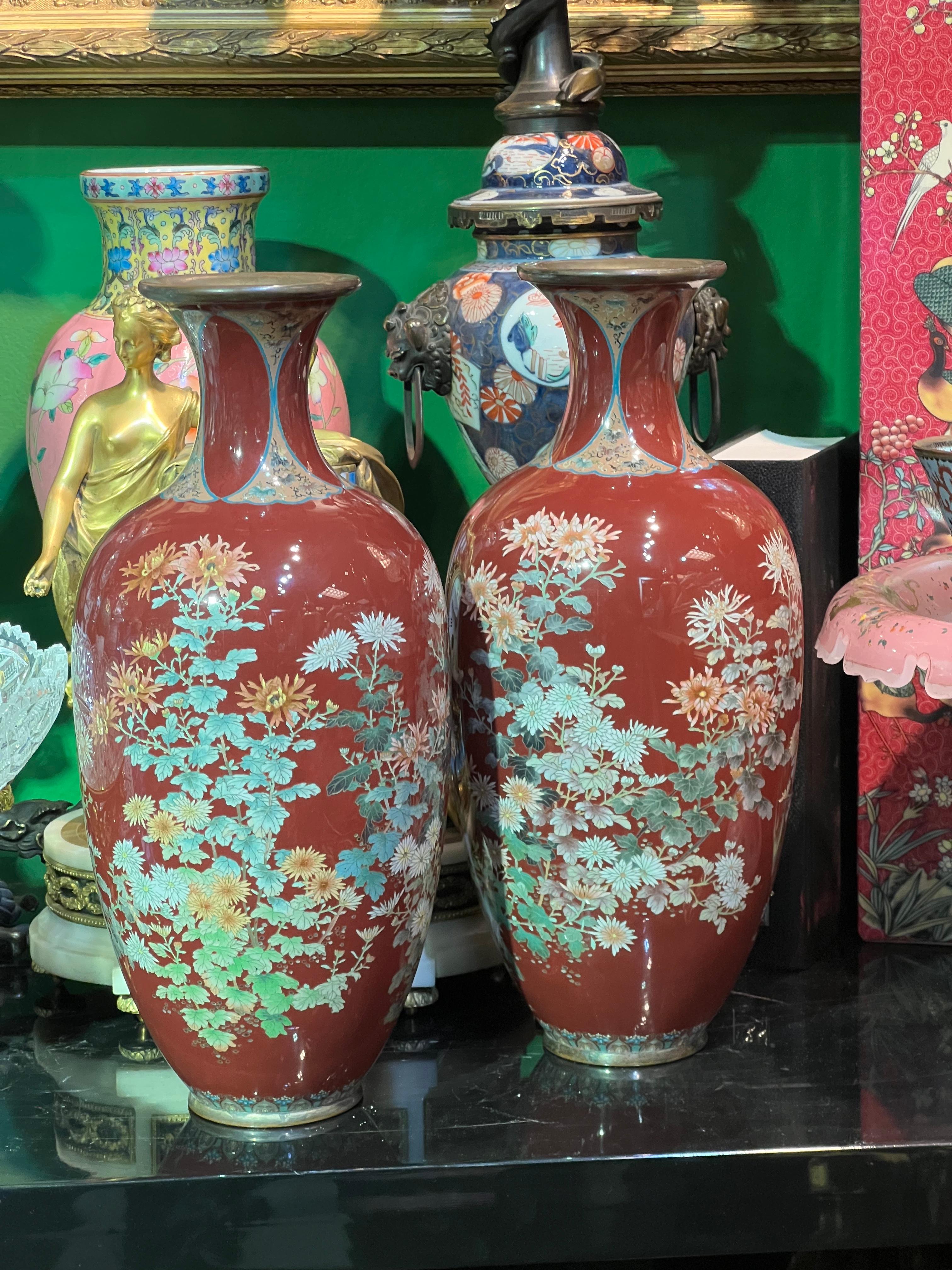 A Large Rare Pair Of Red Japanese Cloisonne Enamel Vases Gardens in Bloom Kawade For Sale 4