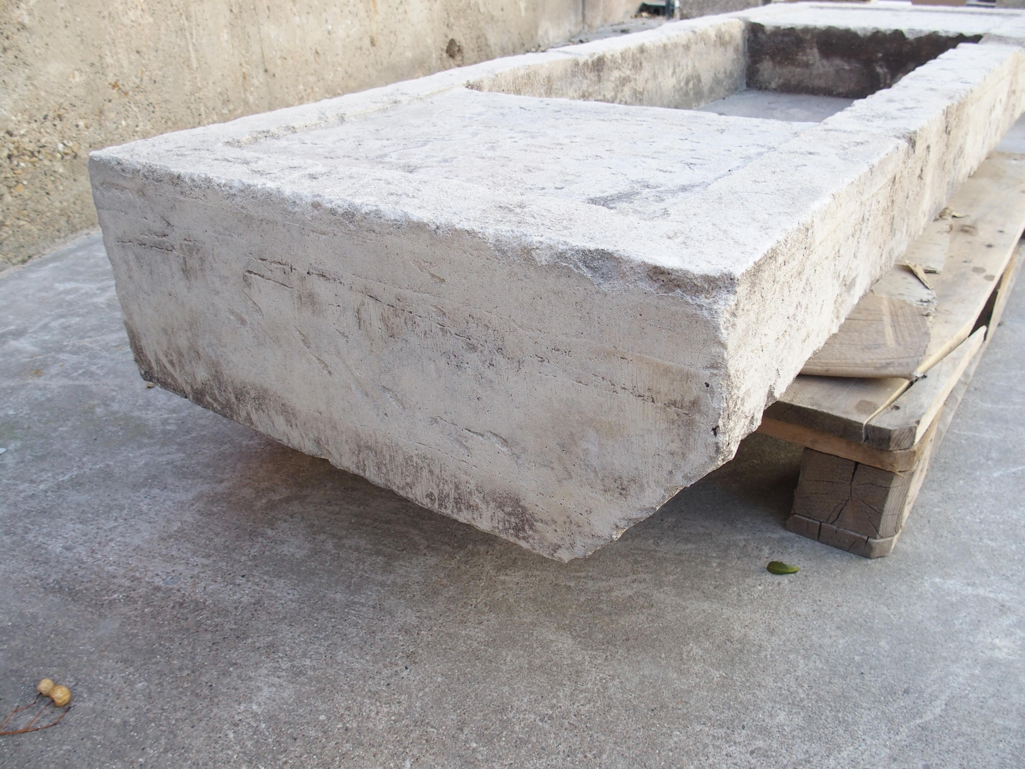A Large Reconstituted Limestone Farm Sink from Southern Italy, L-71.25 inches In Good Condition In Dallas, TX