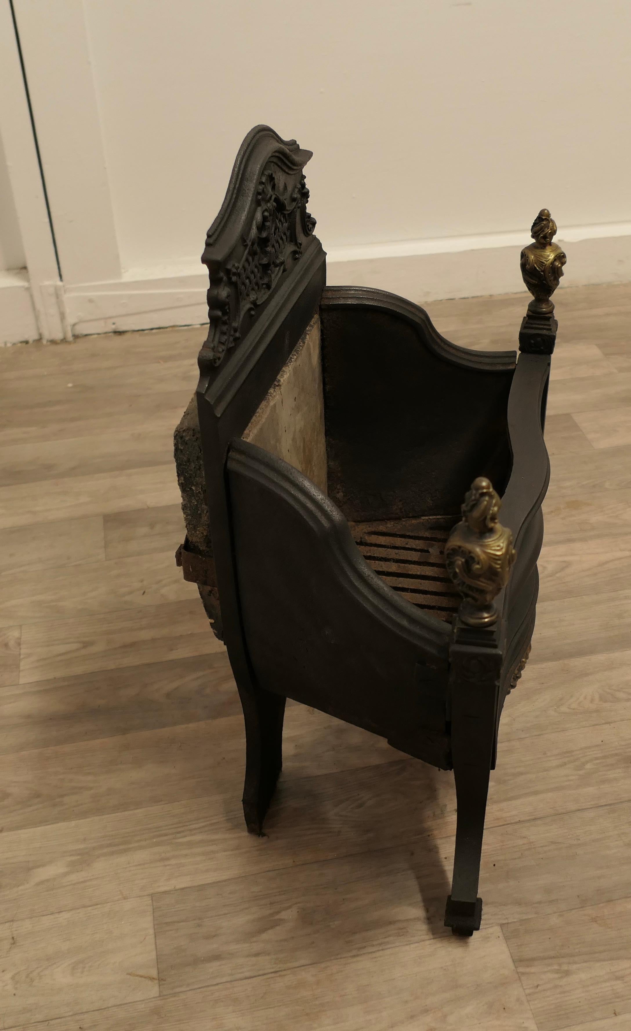 A Large Regency Iron Fire Grate   The fire has a decorative high back For Sale 1
