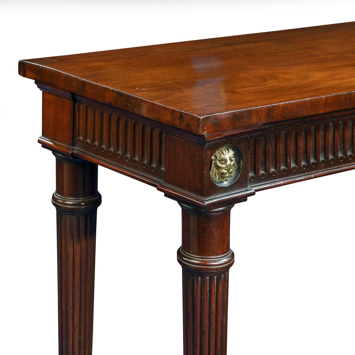 Début du XIXe siècle Grande table de service en acajou de style Régence attribuée à Gillows en vente