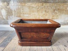 Un grande frigorifero per vini in mogano della Reggenza