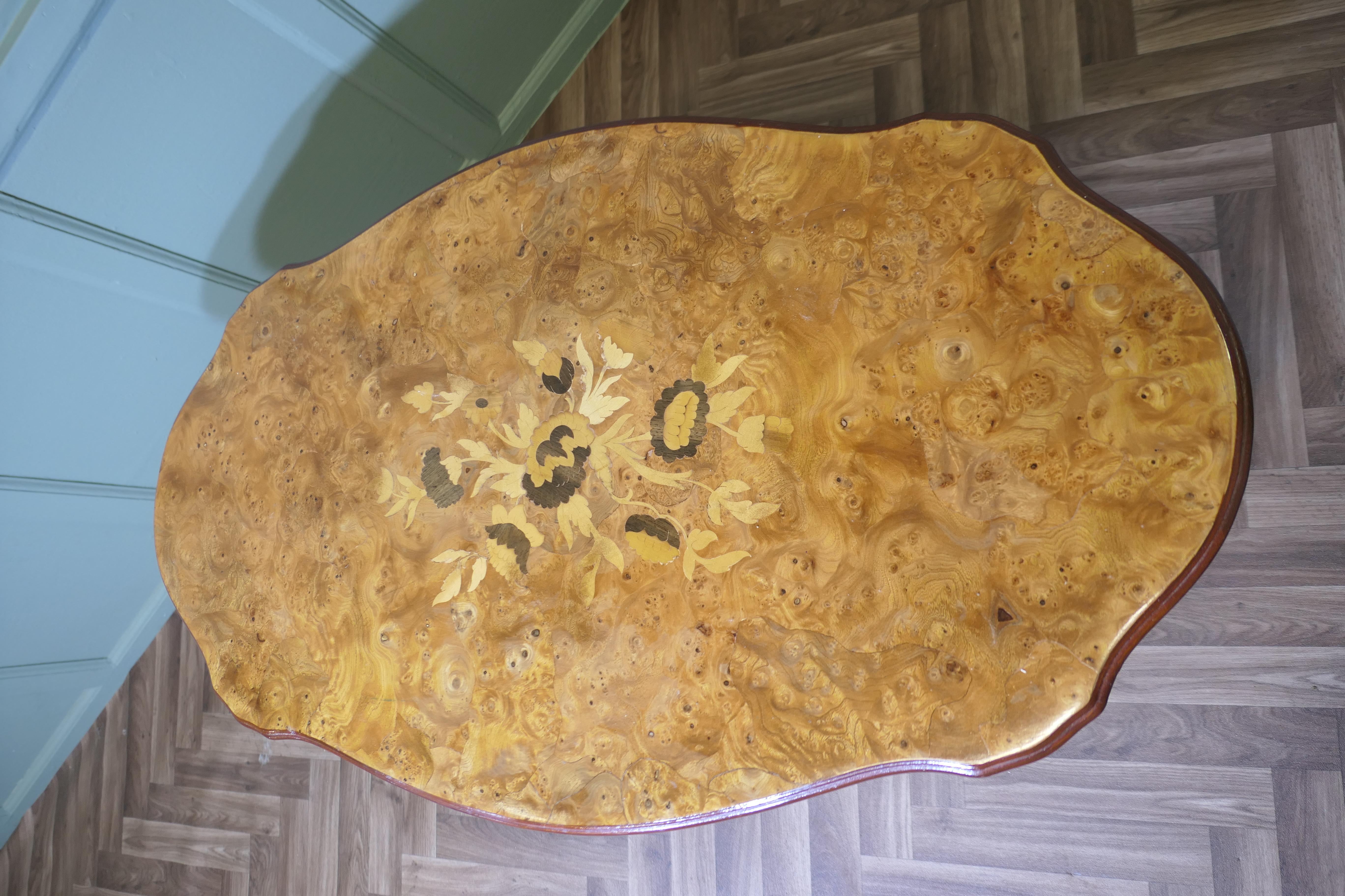 Mid-20th Century A Large Regency Style Birdseye Veneer Coffee Table For Sale