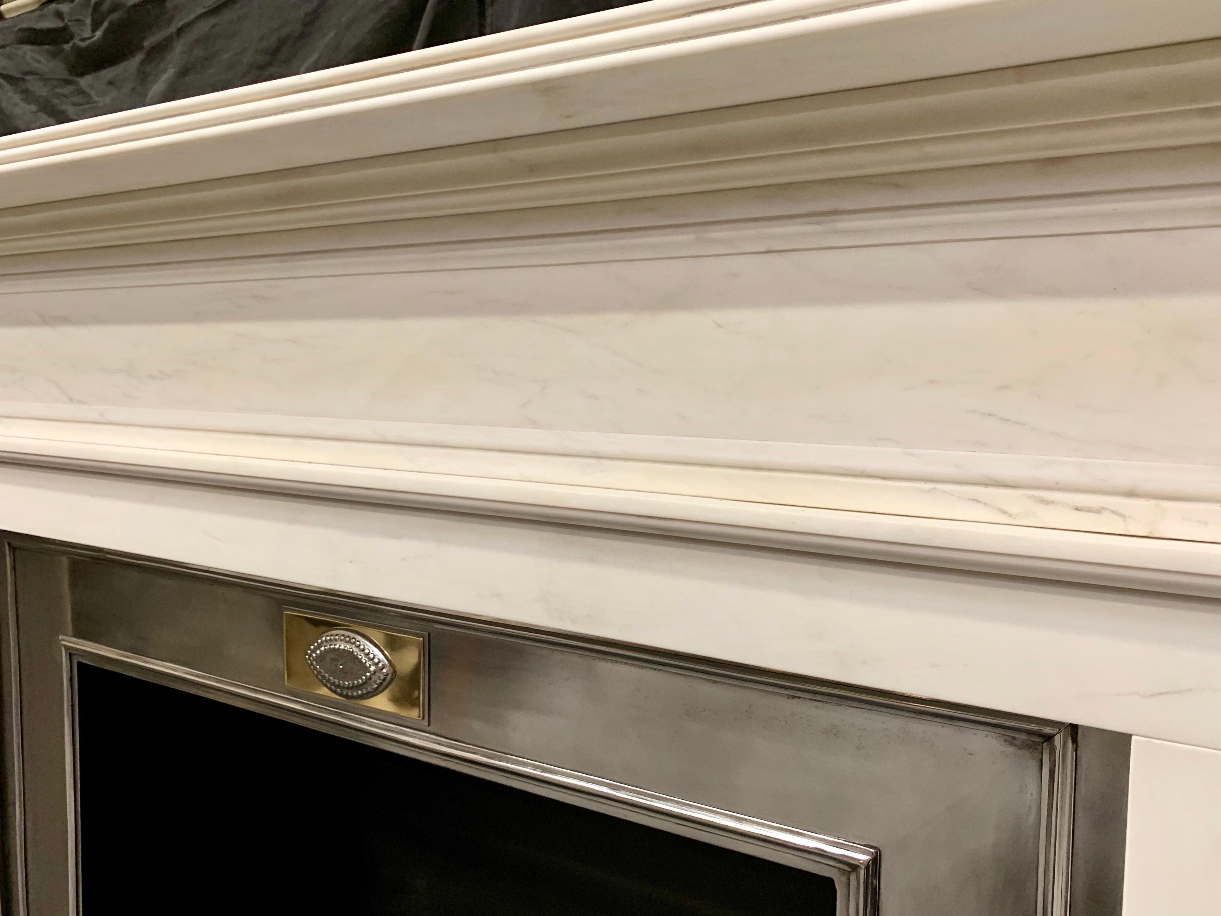 Large Regency Style Carved Statuary Marble Fireplace Surround In Good Condition In Edinburgh, GB