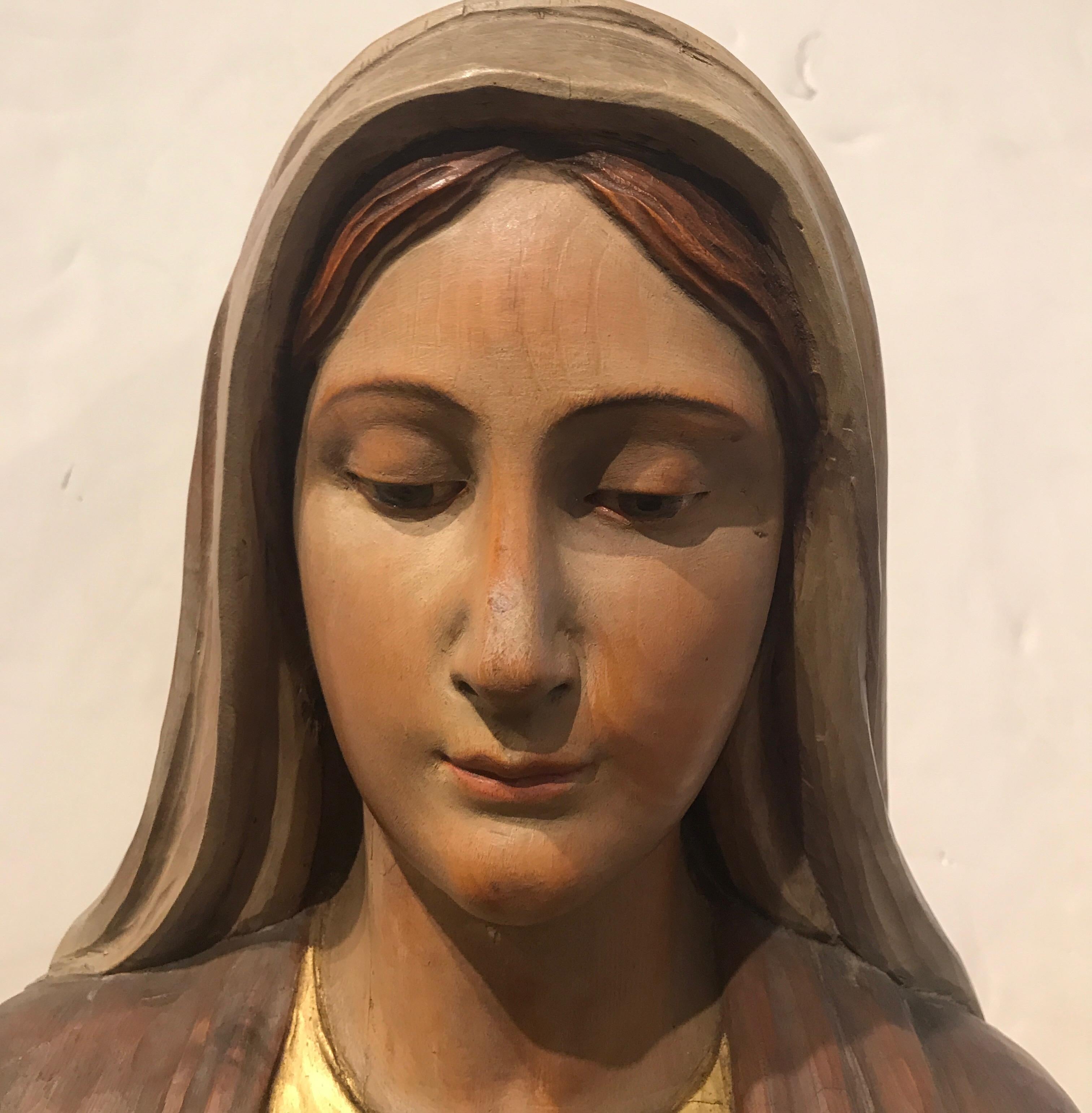 American Large Religious Had Carved Statue of Virgin Mary