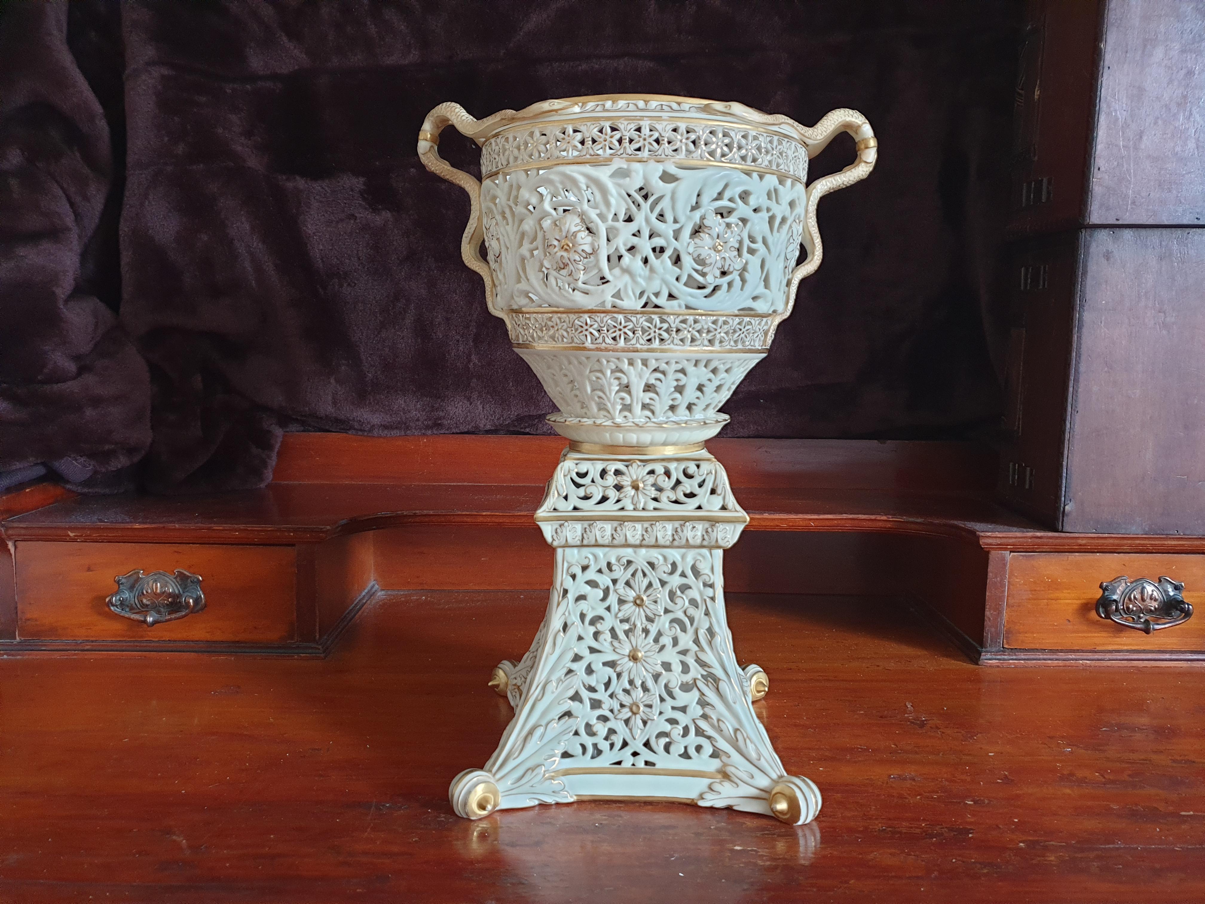 British Grainger & Co Worcester Reticulated Serpent Pot Pourri Lidded Vase 19th Century For Sale