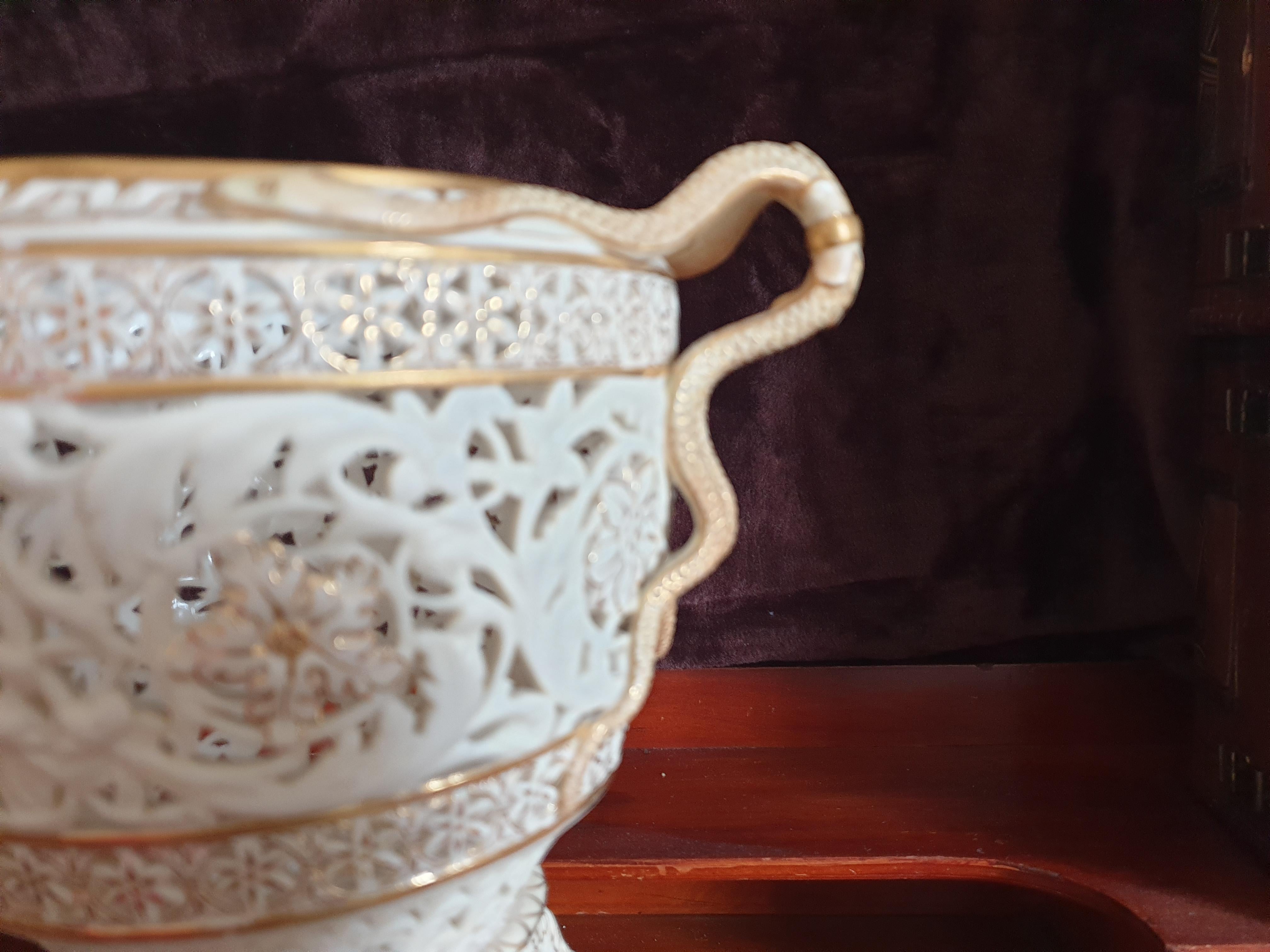 Grainger & Co Worcester Reticulated Serpent Pot Pourri Lidded Vase 19th Century For Sale 1