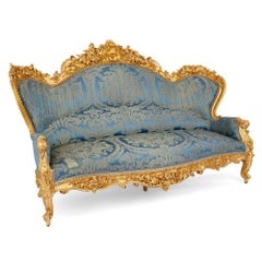Grand canapé en bois doré sculpté de style Revive rococo