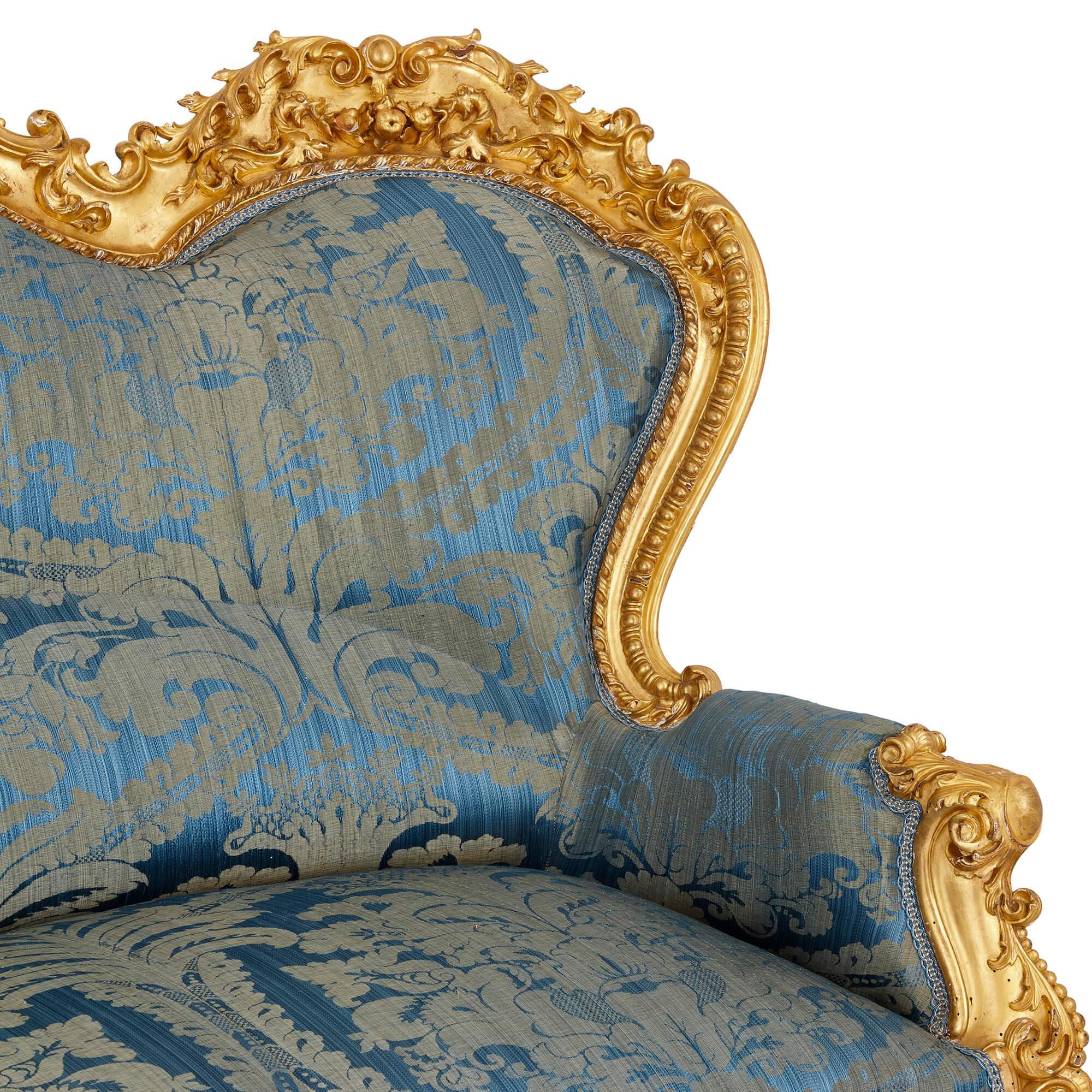 Néo-rococo Grand canapé en bois doré sculpté de style Revive rococo en vente