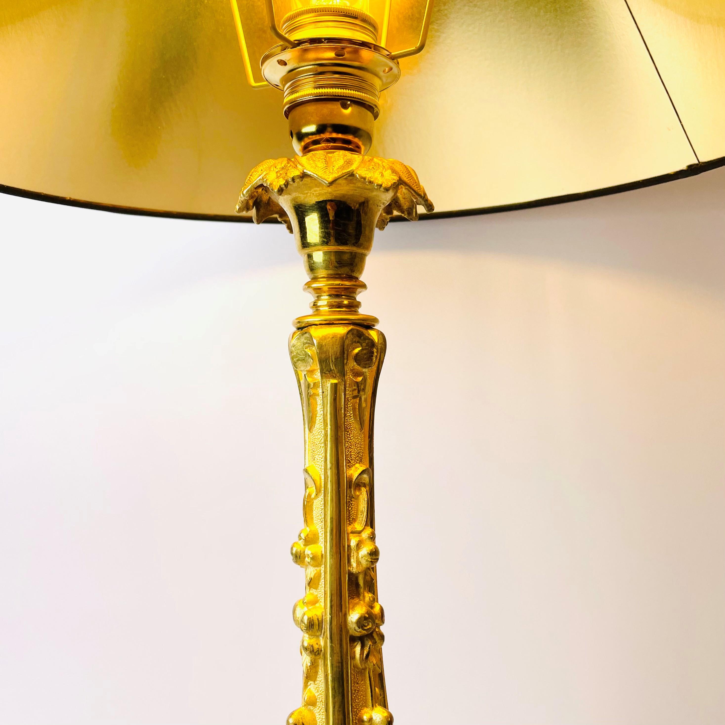 Large Rococo Revival Table Lamp in Gilded Bronze, Mid-19th Century In Good Condition For Sale In Knivsta, SE
