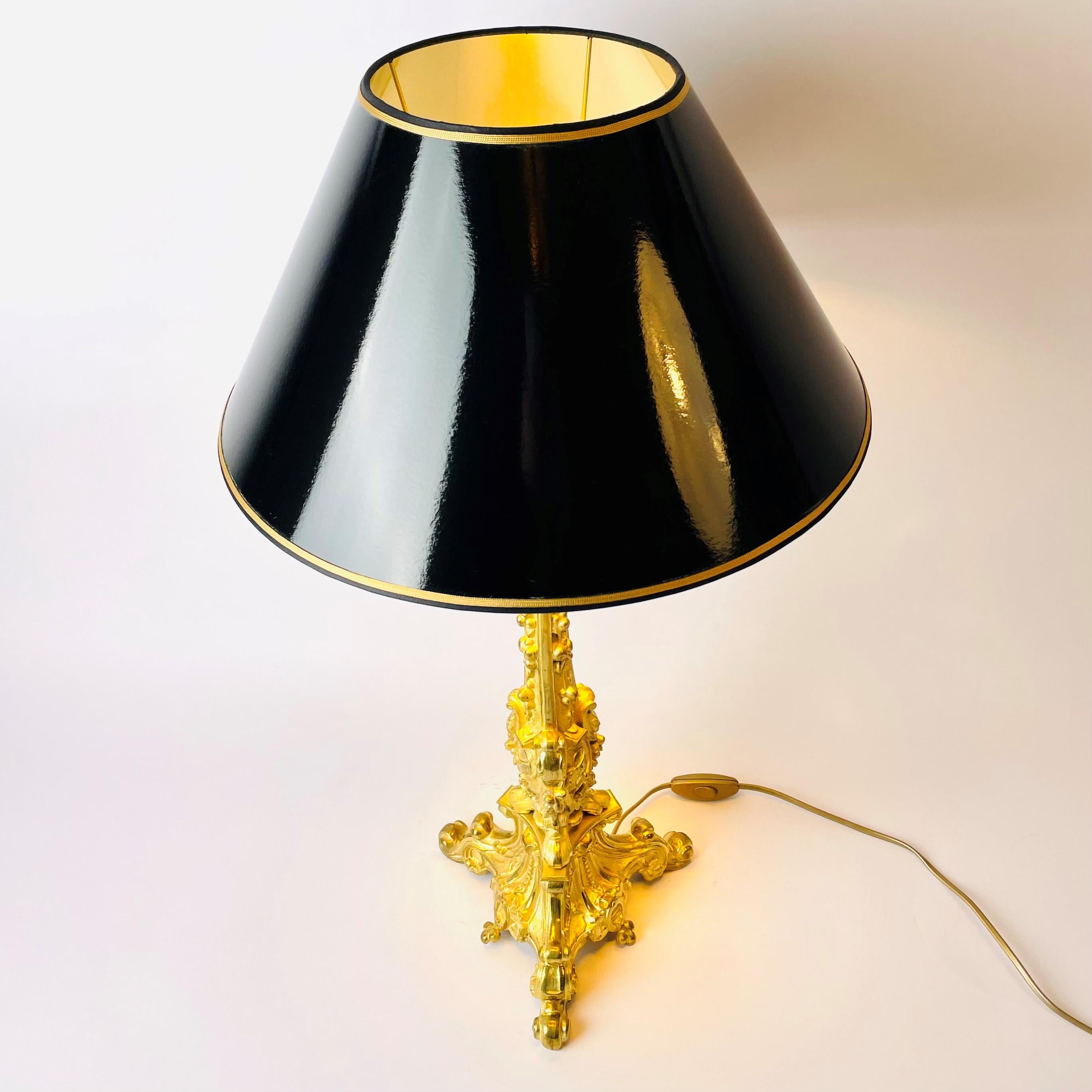 Large Rococo Revival Table Lamp in Gilded Bronze, Mid-19th Century For Sale 2