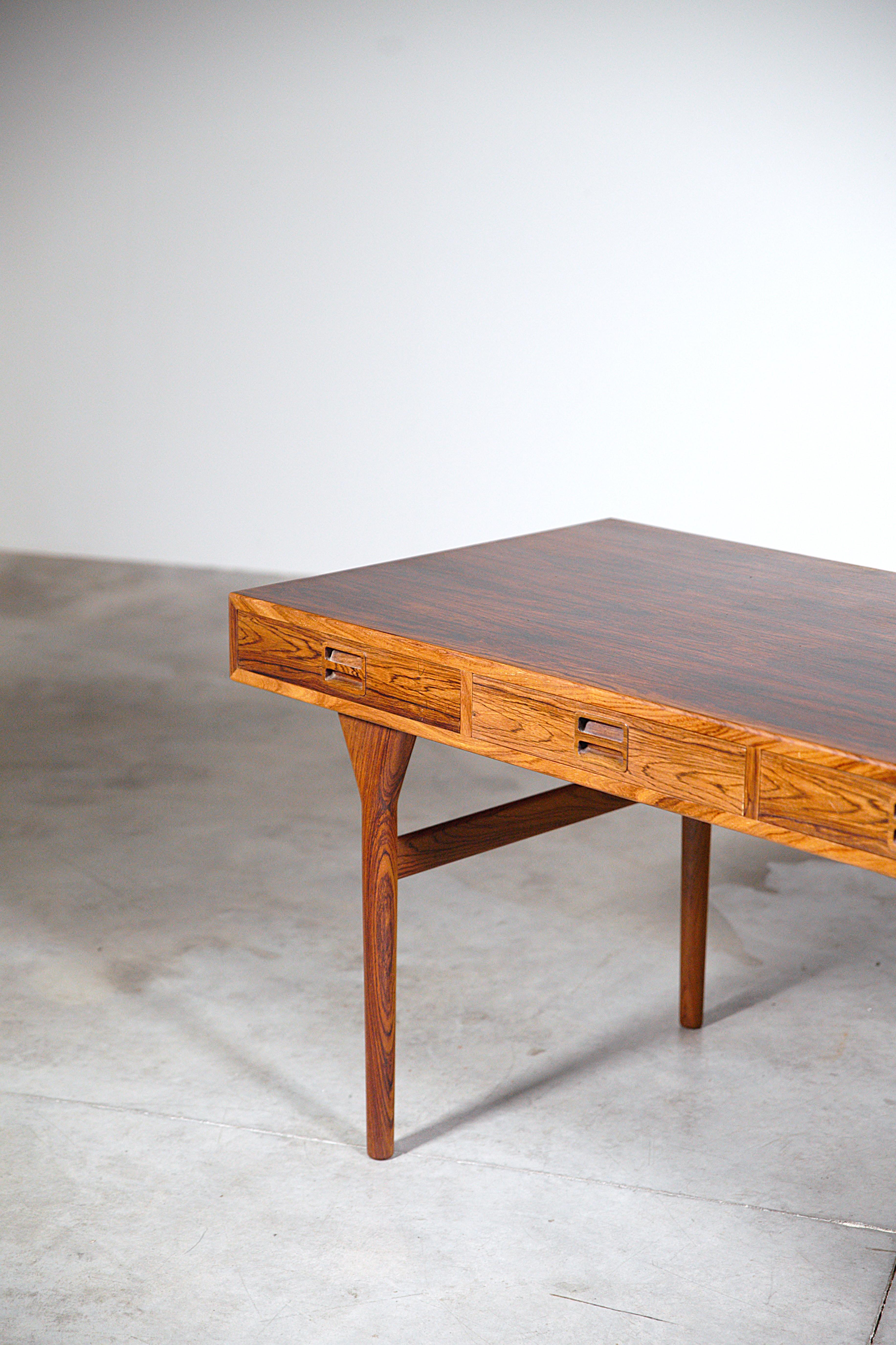 Großer Palisanderschreibtisch von Nanna Ditzel Dänemark 1960er Jahre im Zustand „Gut“ im Angebot in HYÈRES, FR