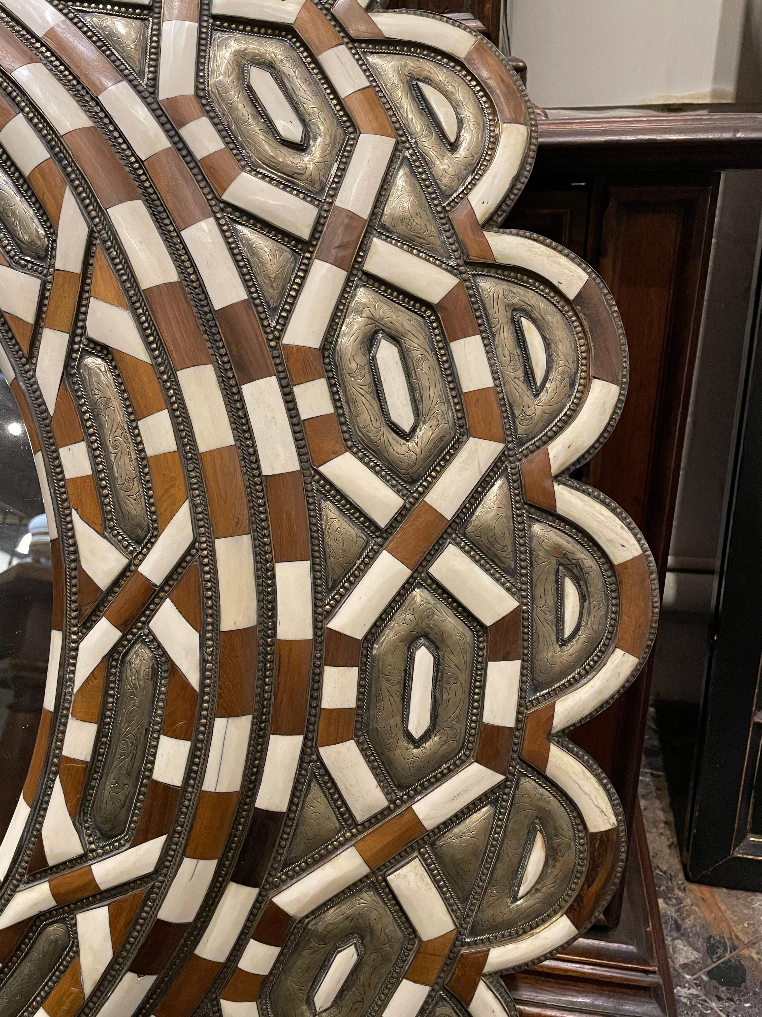 A Large Round Moroccan Style Mirror In Good Condition For Sale In ARMADALE, VIC