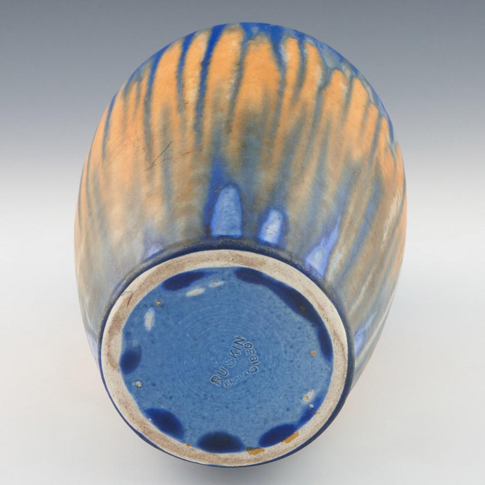 A Large Ruskin Pottery Vase, 1930 In Good Condition In Tunbridge Wells, GB