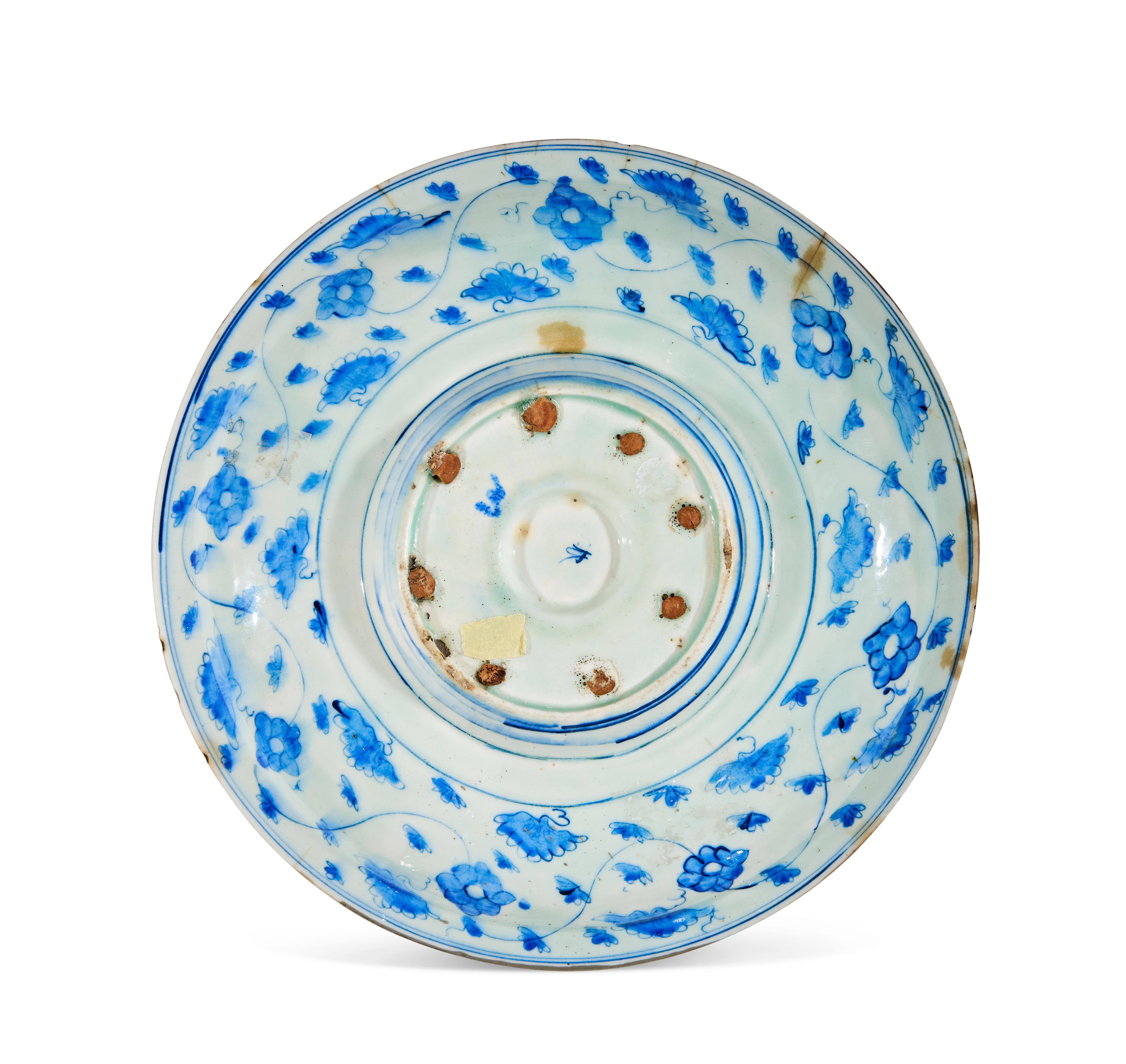 Asian A Large Safavid Blue And White Pottery Dish, Late 17Th - Early 18Th Century For Sale