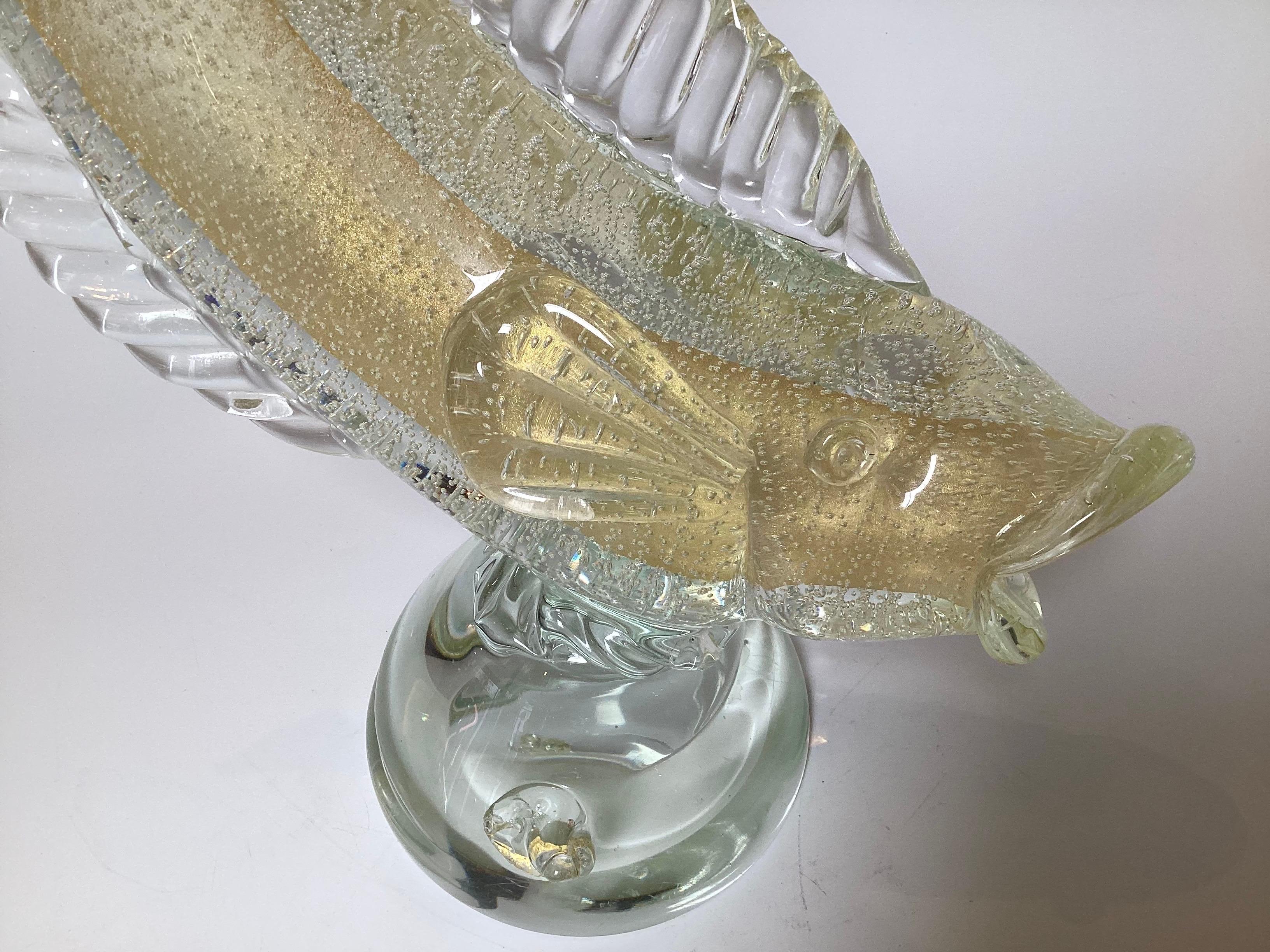 A Large Saliati Murano Glass Fish with Gold Flecks Mid 20th Century In Excellent Condition For Sale In Lambertville, NJ
