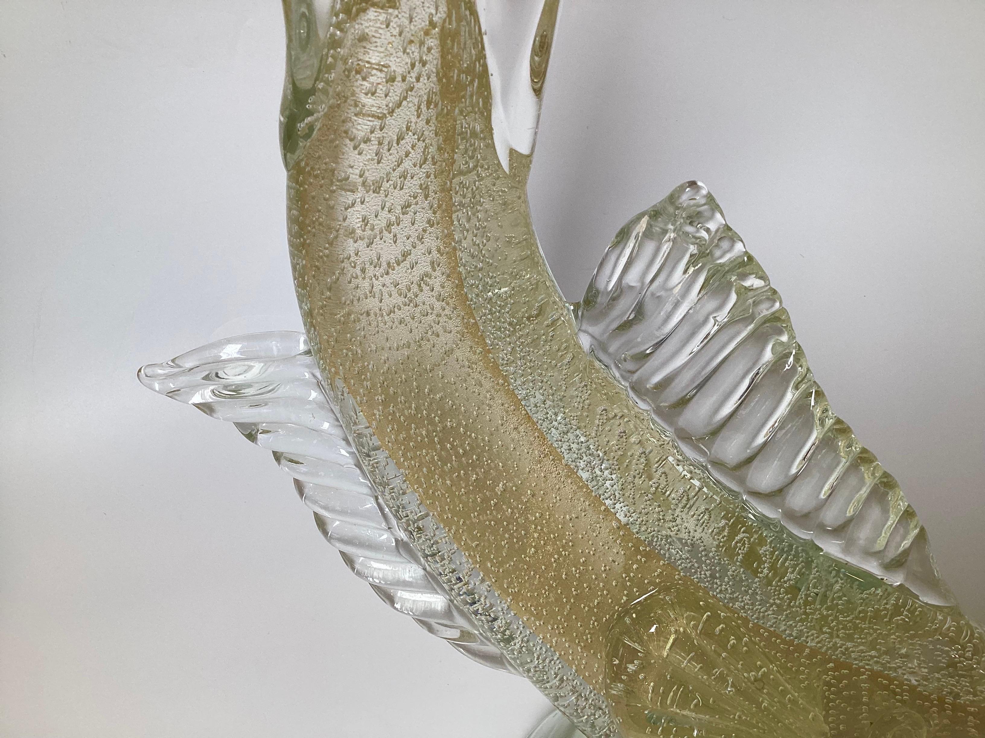 Milieu du XXe siècle Grand poisson en verre de Murano avec des mouchetures dorées, milieu du 20e siècle en vente