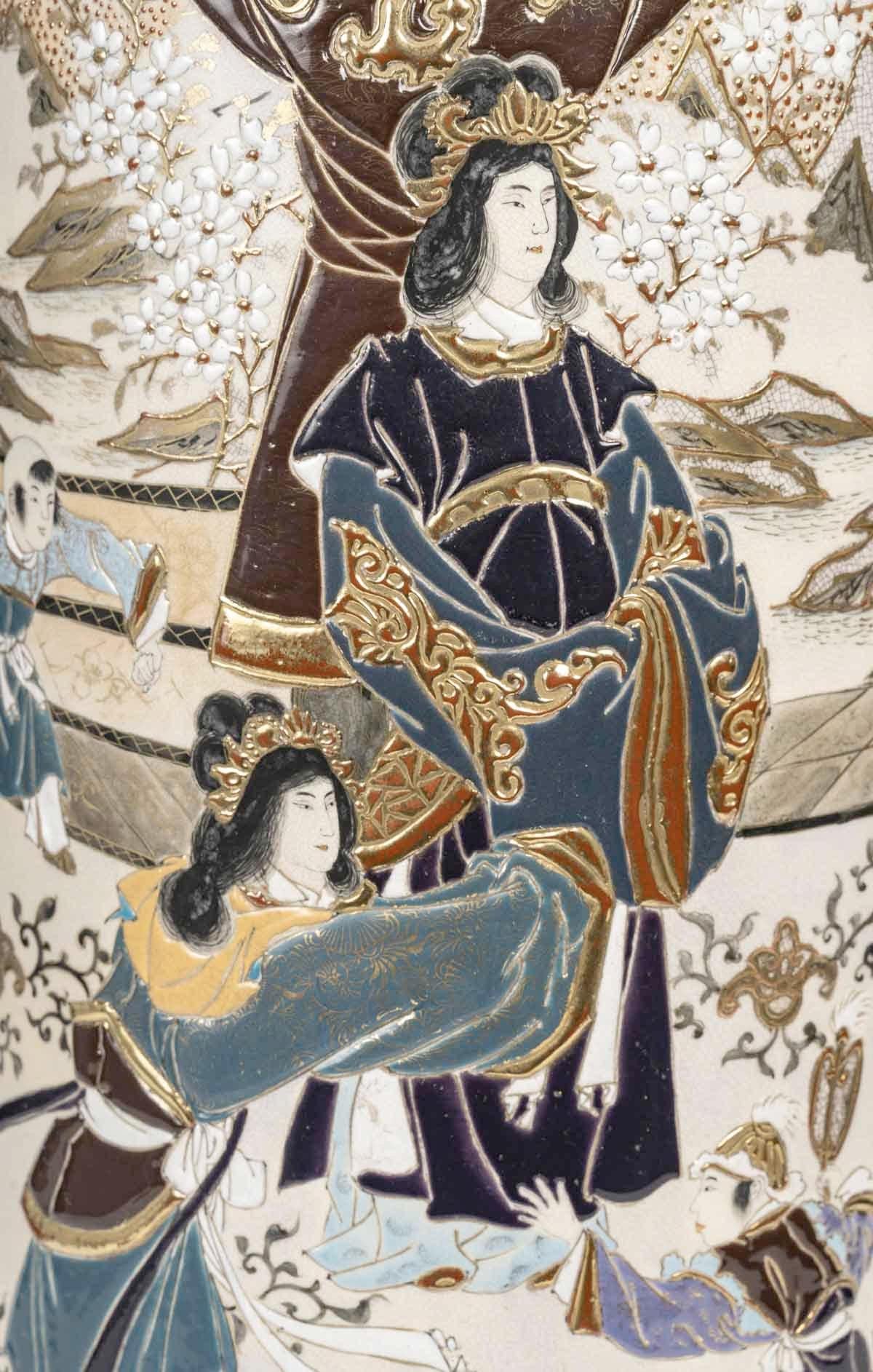 Grande vaso o portaombrelli in terracotta di Satsuma, arte asiatica, XIX secolo.

Grande portaombrelli o vaso in terracotta di Satsuma, Arte dell'Asia, XIX secolo.
H. 64 cm, P. 25,5 cm
