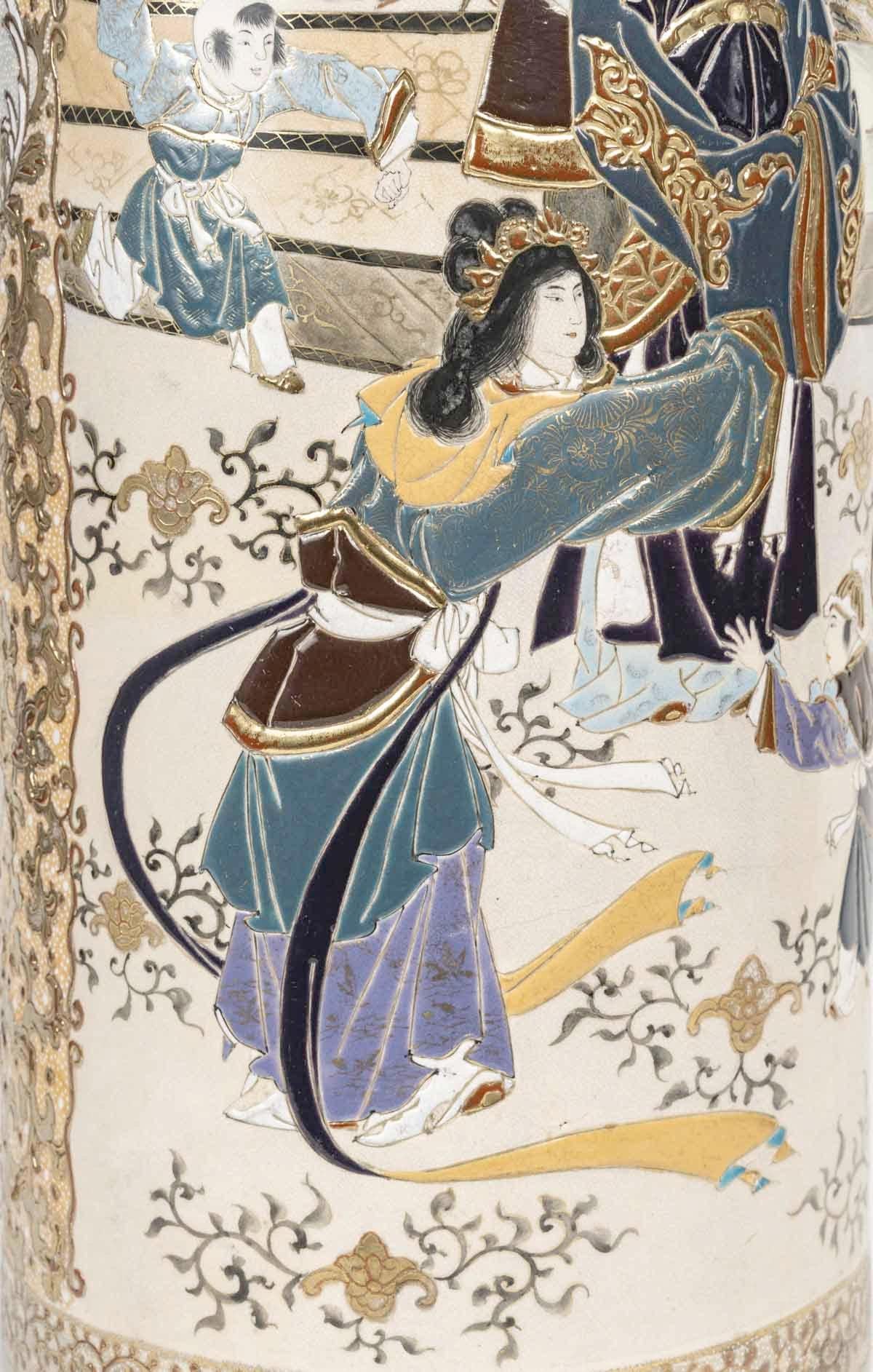 Giapponismo Grande vaso o portaombrelli in terracotta di Satsuma, arte asiatica, XIX secolo. in vendita