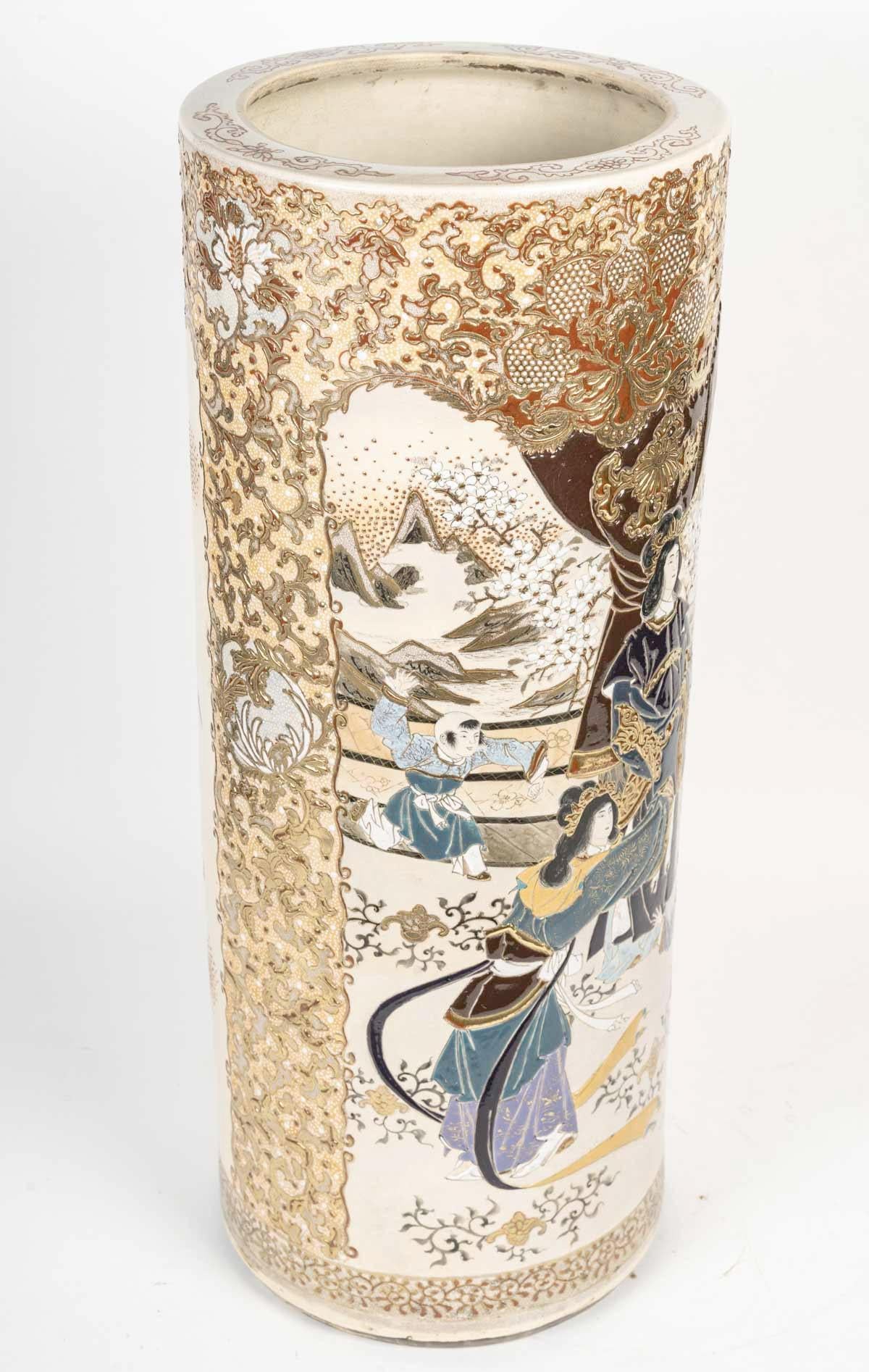 Grande vaso o portaombrelli in terracotta di Satsuma, arte asiatica, XIX secolo. In condizioni buone in vendita a Saint-Ouen, FR