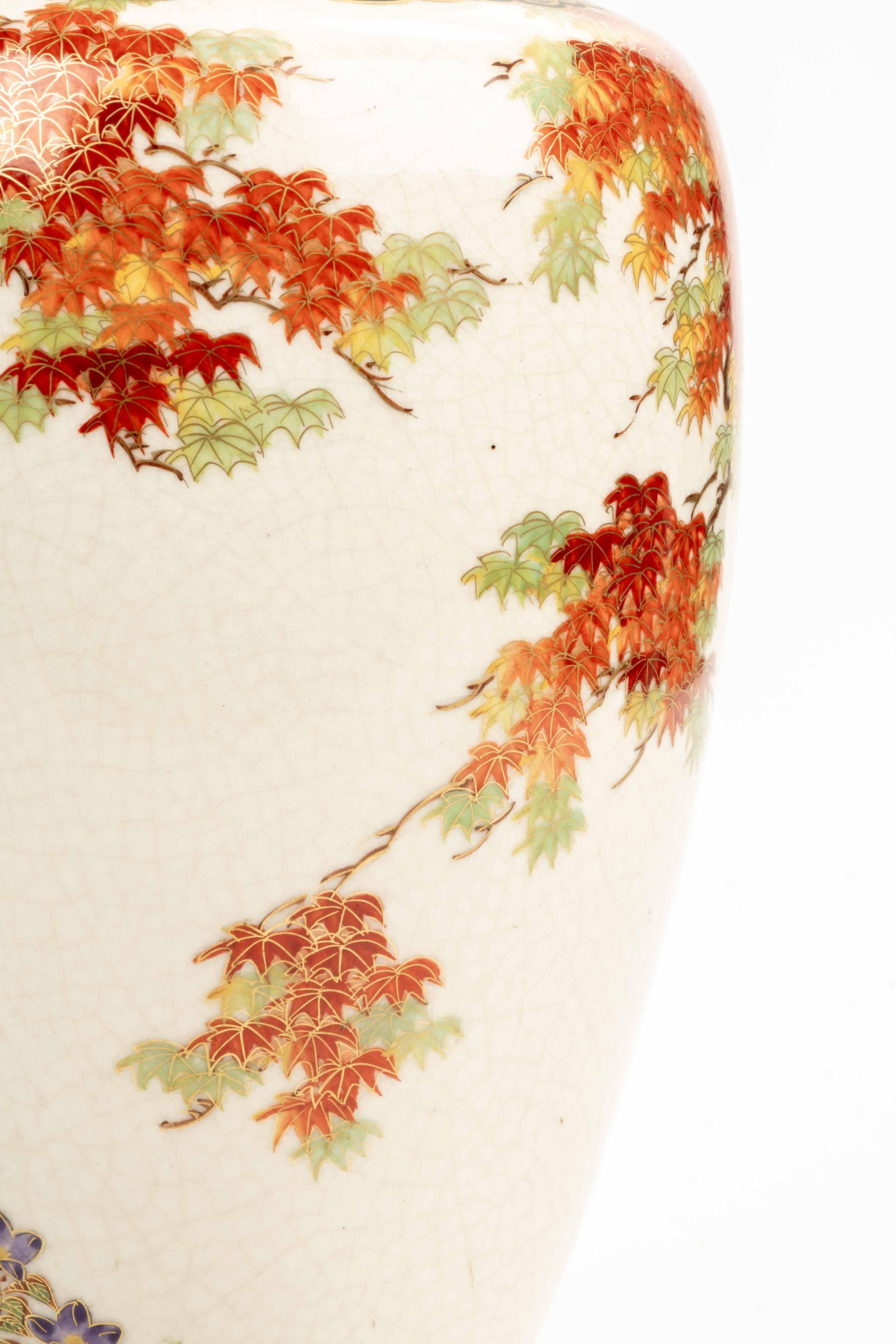 A large satsuma vase decorated with a maple tree In Excellent Condition For Sale In Milano, IT