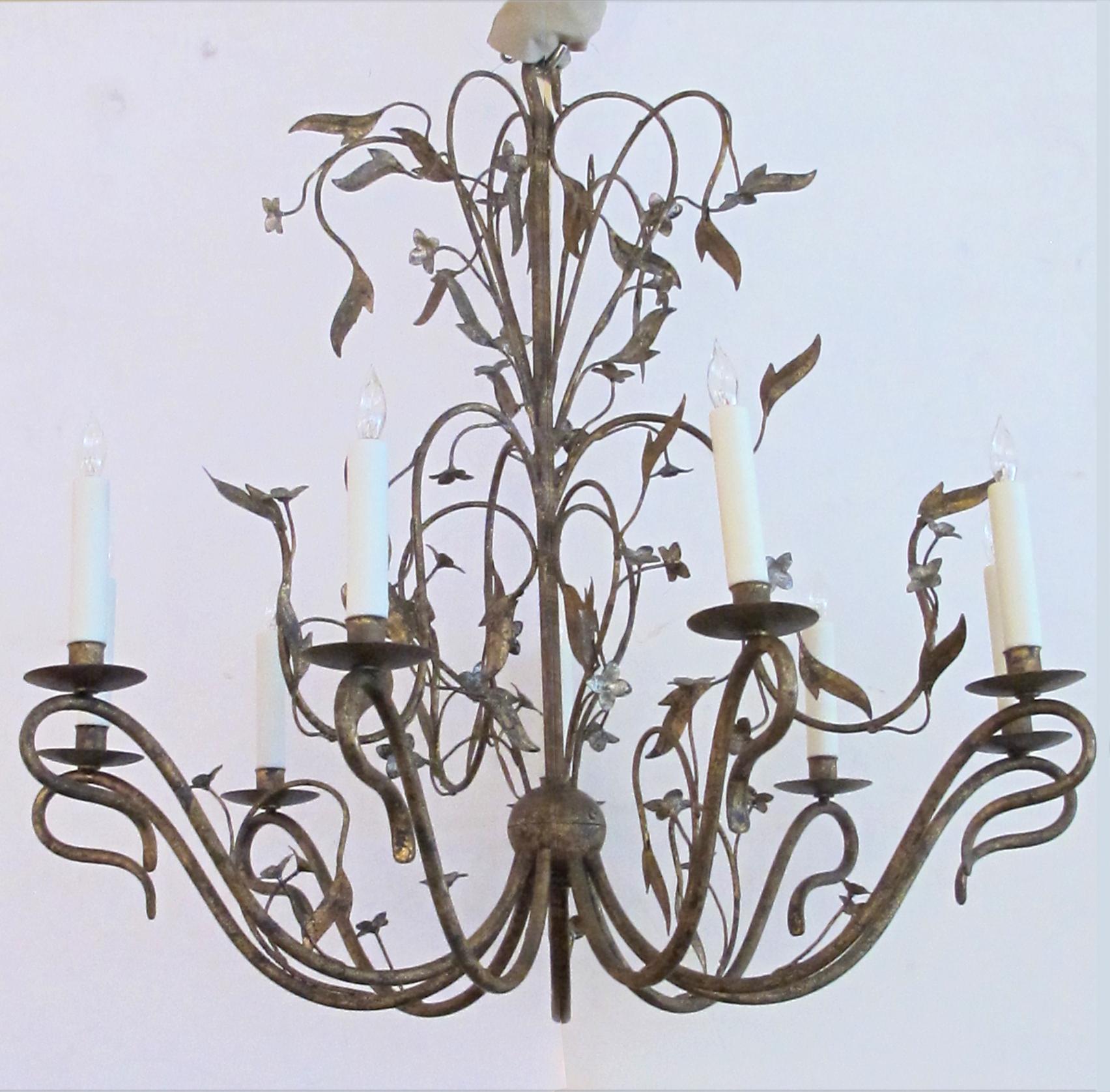 Large-Scale French Gilt-Iron 8-Light Chandelier with Foliate Vines (Französische Provence)