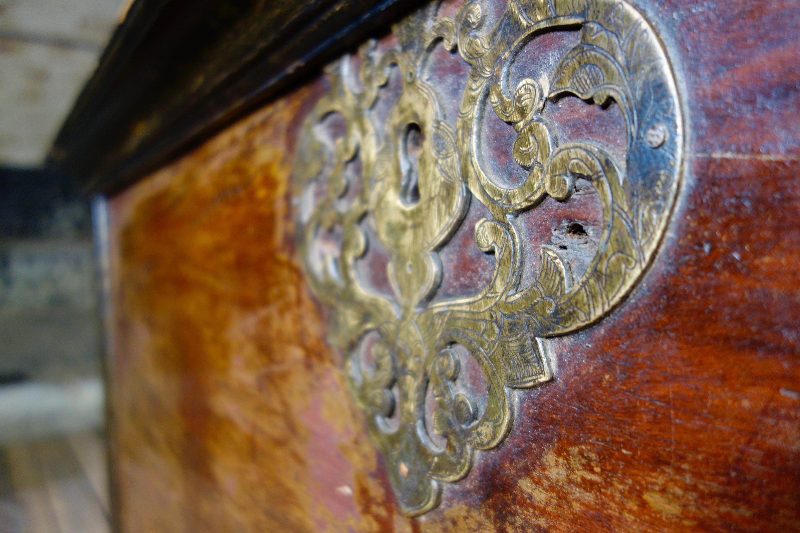 Large Scale Late 19th Century Indo Dutch Chest on Feet Trunk For Sale 7