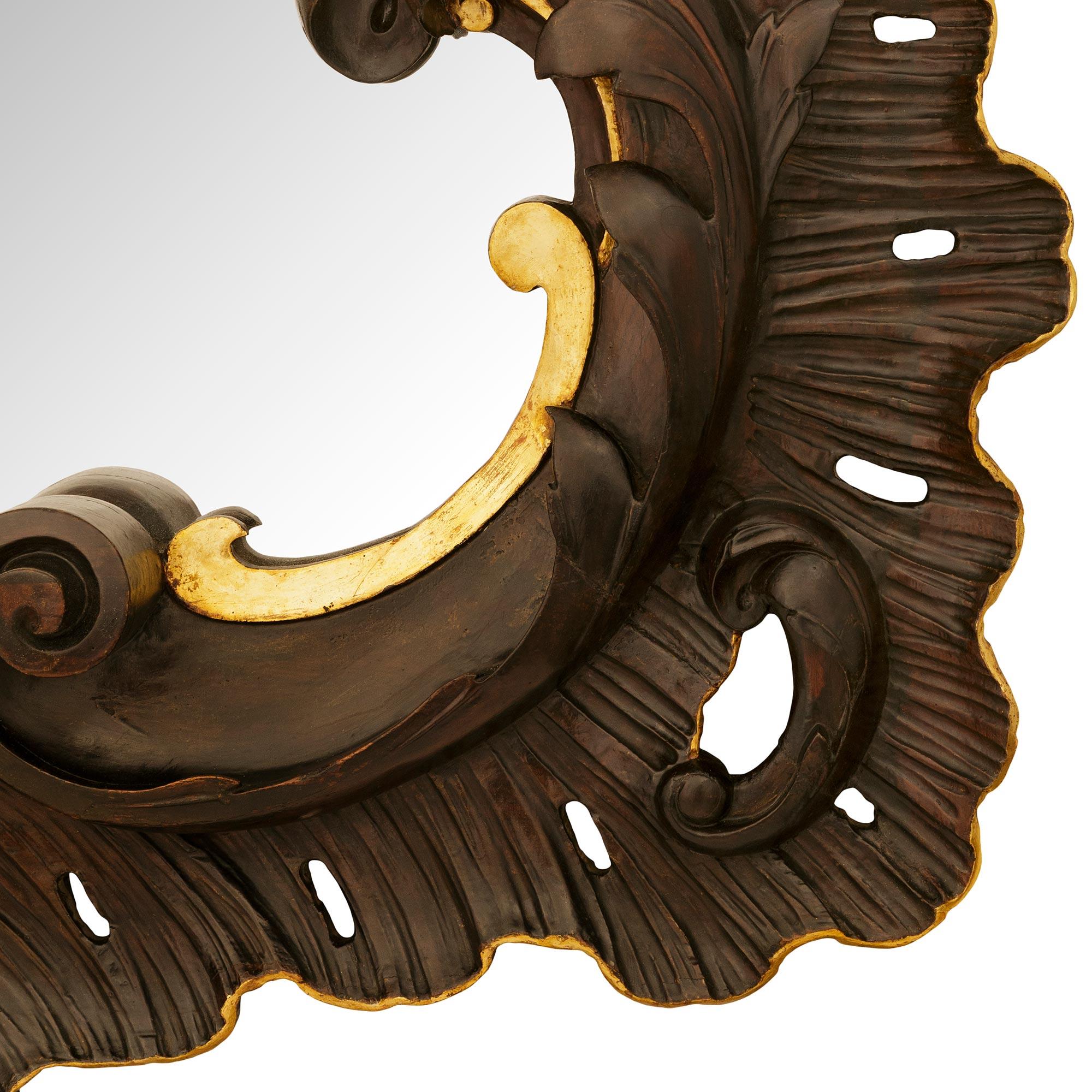 Ein großer italienischer Barockspiegel des frühen 19. Jahrhunderts aus Nussbaum und Giltwood im Angebot 2