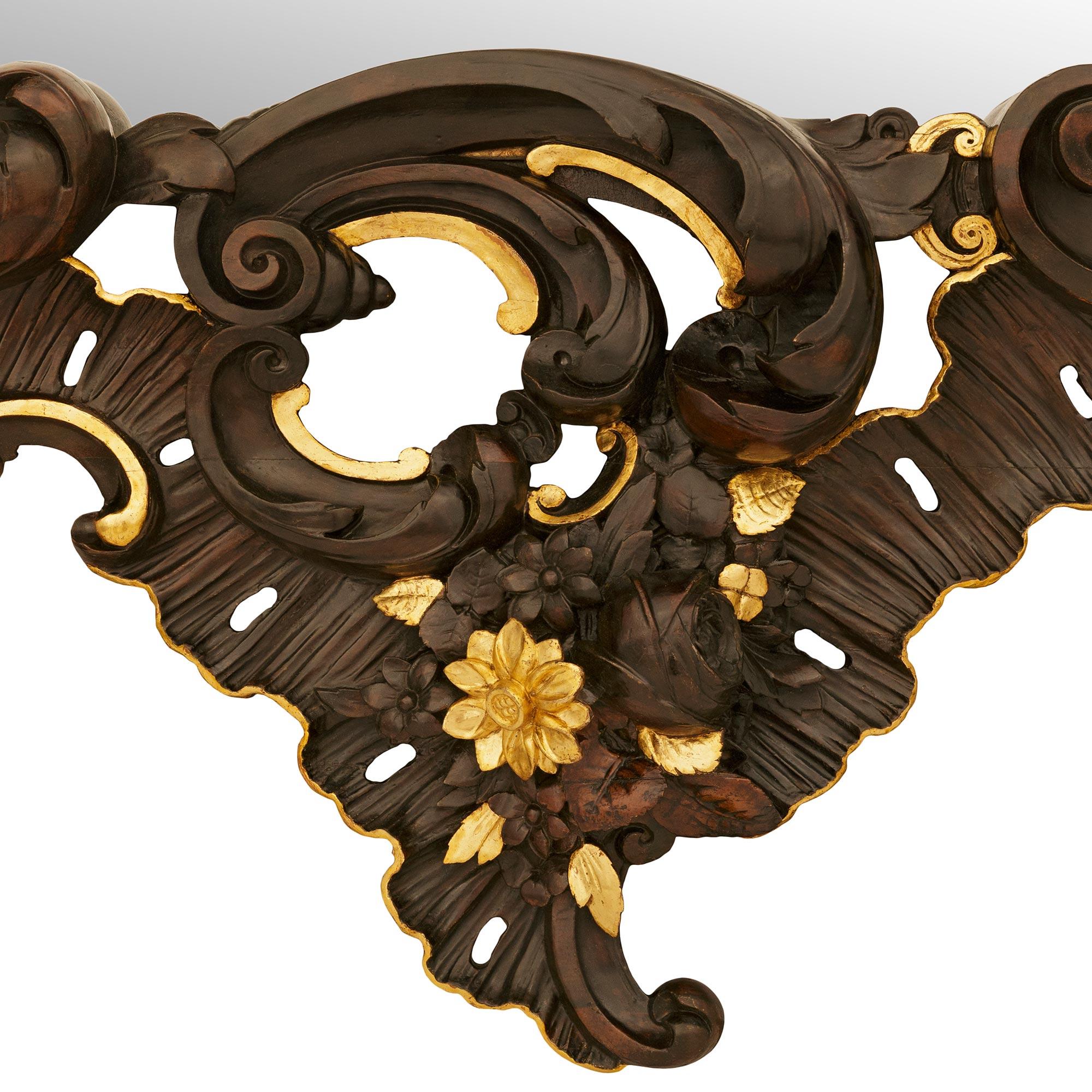 Ein großer italienischer Barockspiegel des frühen 19. Jahrhunderts aus Nussbaum und Giltwood im Angebot 3