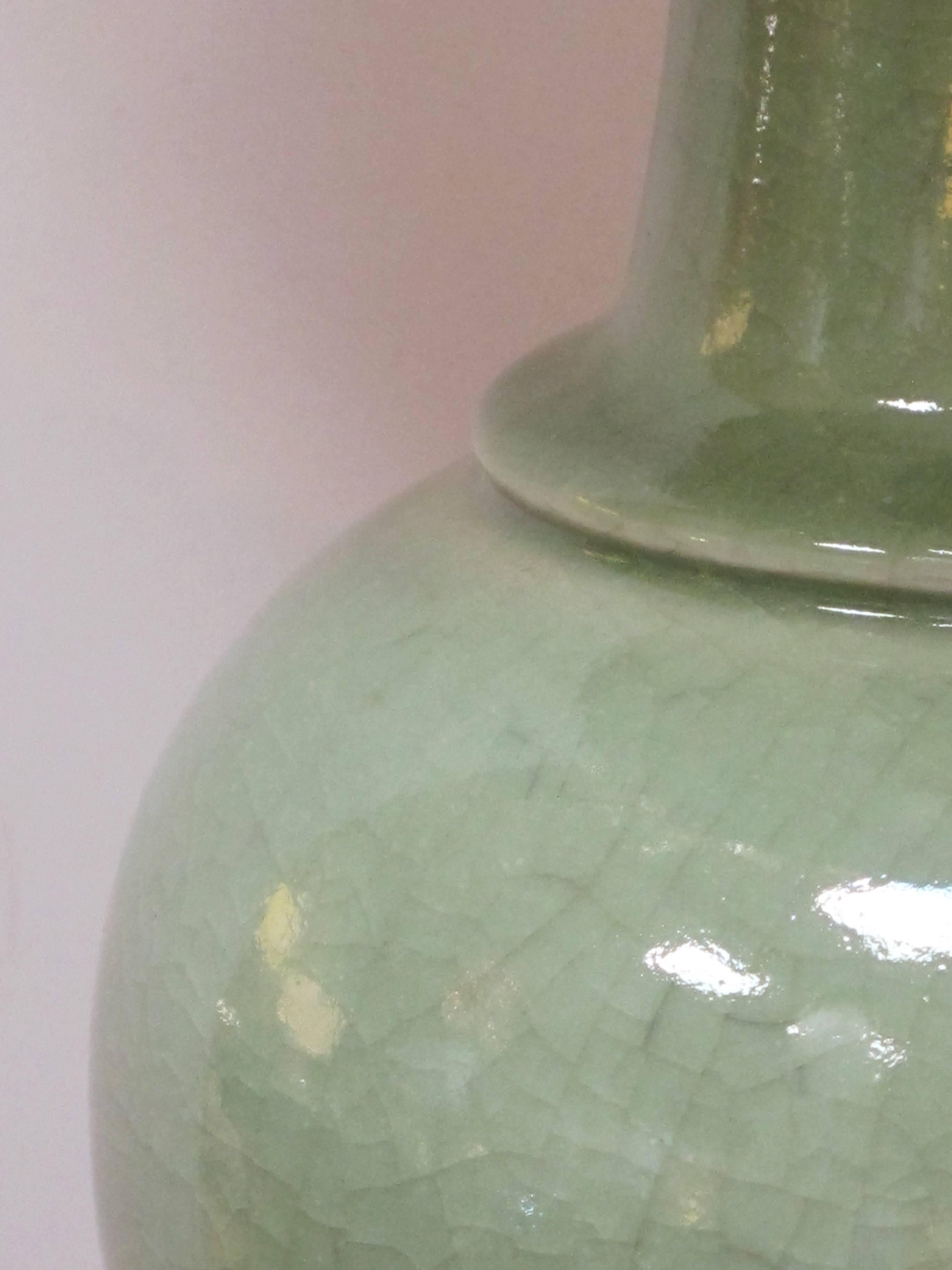 XIXe siècle Paire de vases anciens chinois à glaçure céladon:: montés en lampe