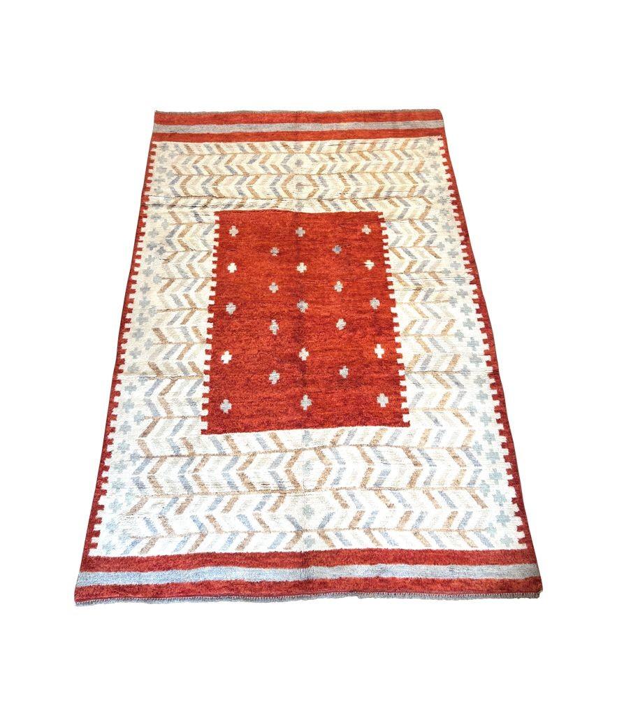 Un grande tappeto in lana marocchina annodato a mano di ispirazione scandinava in vendita 2