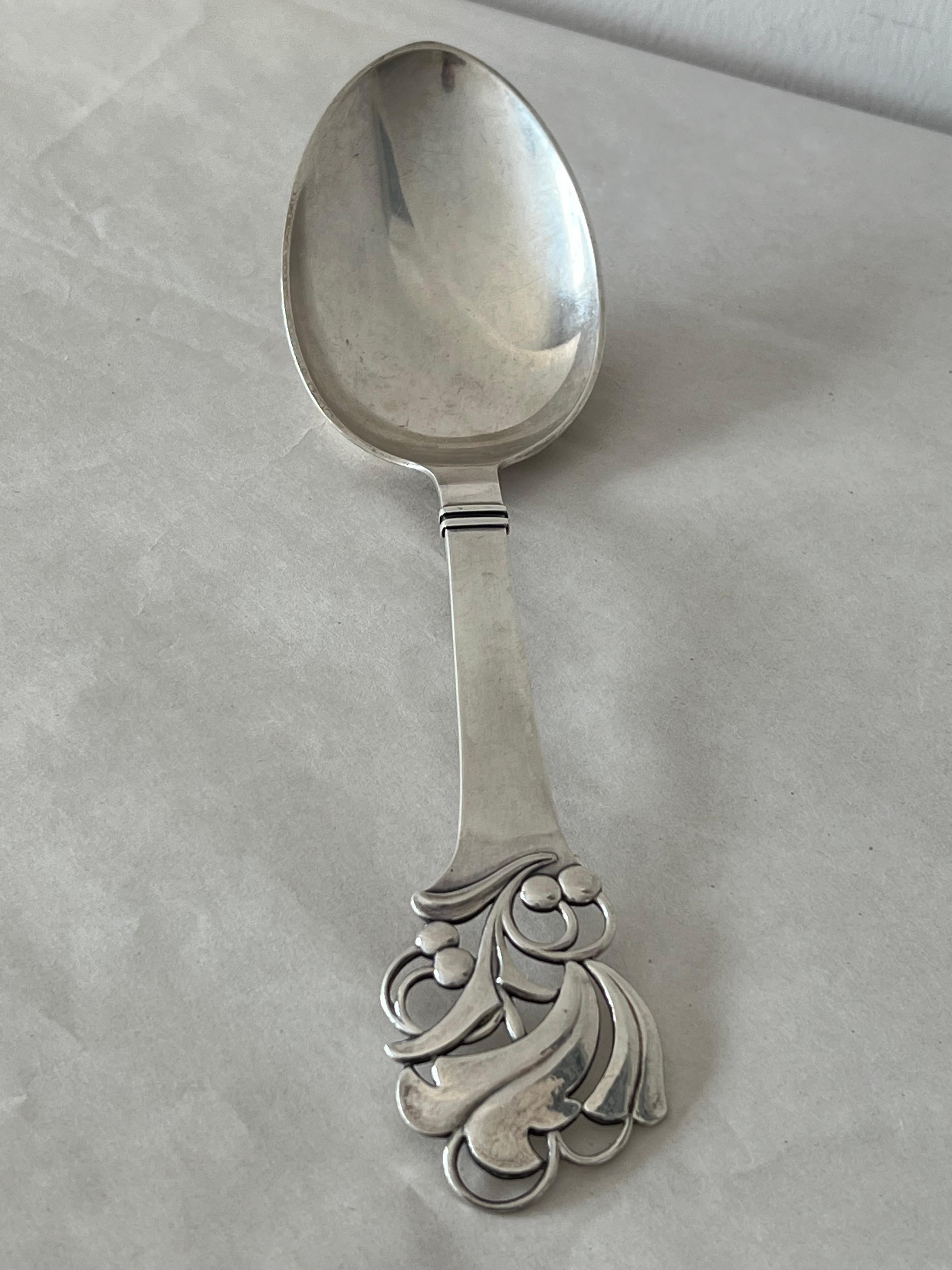 Ein großer Servierlöffel von Carl M. Cohr Horsens Solvvarefabrik Sterling Silver für Damen oder Herren im Angebot