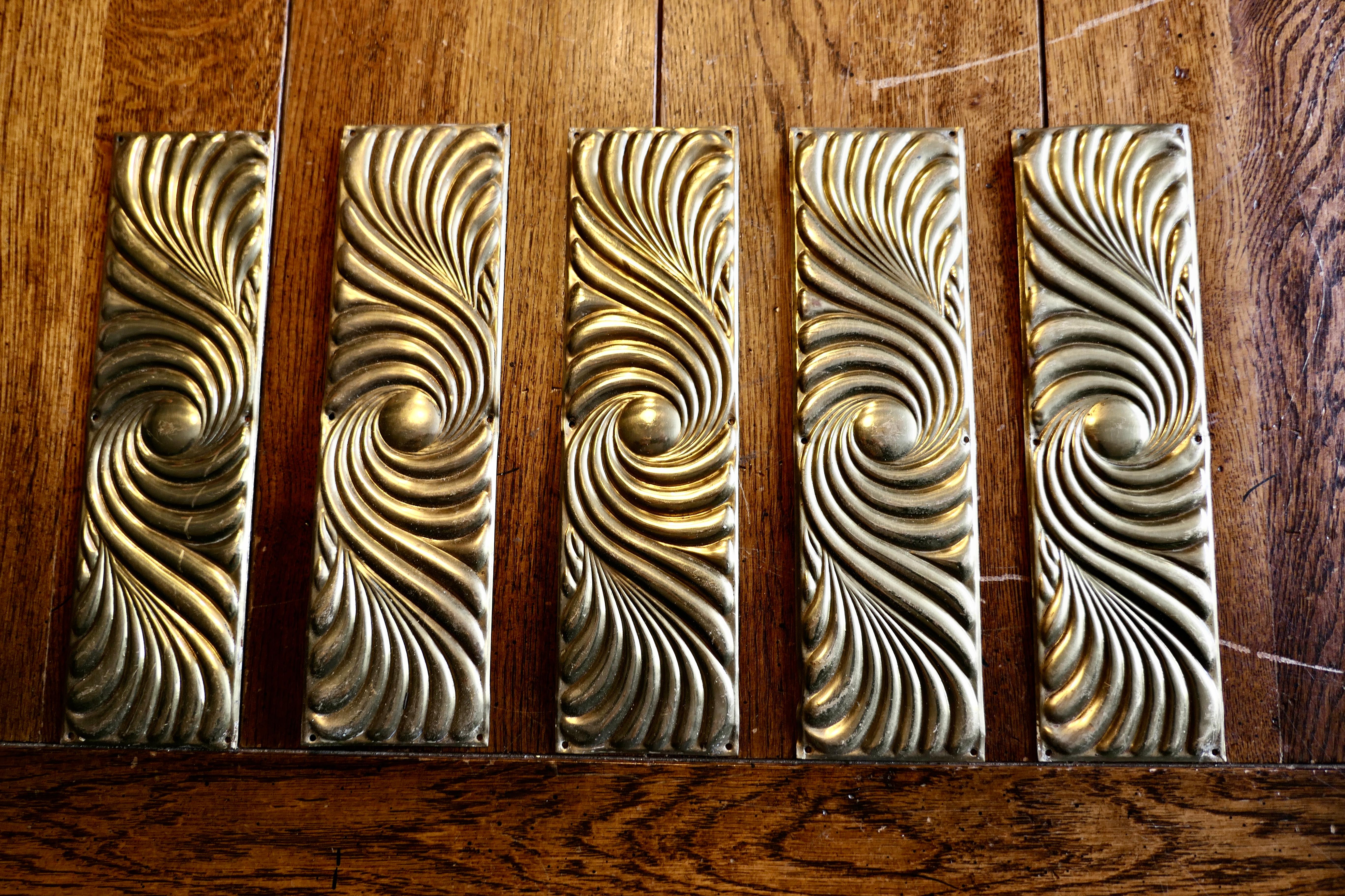 A Large Set of 5 Art Deco Brass Door-furniture Finger Plates 

There are 5 identical plates in the set, they are made in pressed brass and have a double swirl pattern
The plates are in good used condition and they have small screw fixing holes, the