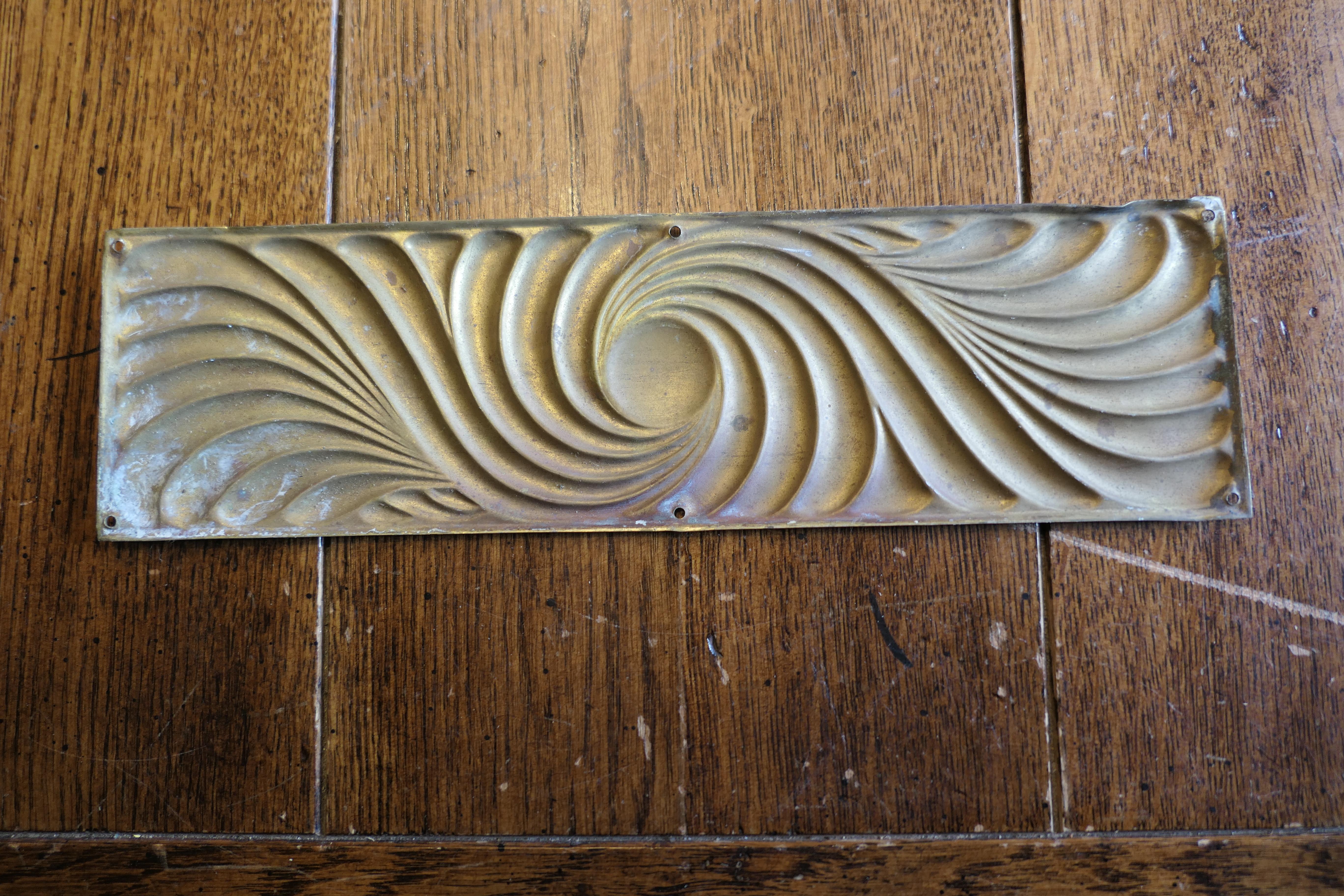 A Large Set of 5 Art Deco Brass Door-furniture Finger Plates     In Good Condition In Chillerton, Isle of Wight
