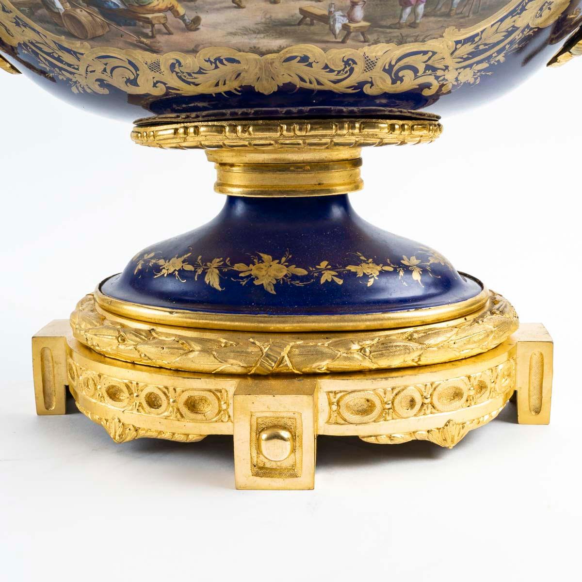 Dorato Grande ciotola di Sèvres in porcellana e bronzo dorato, XIX secolo, periodo Napoleone III in vendita