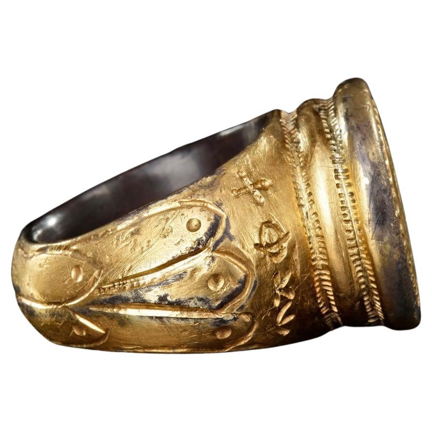 A Large Silver Gilt Byzantine Ring 8th-10th Century AD In Excellent Condition For Sale In Firenze, IT